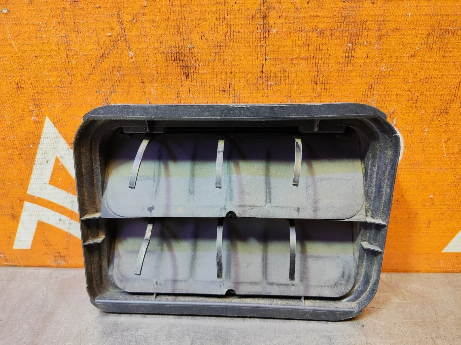 Решетка вентиляционная багажника Renault Master 2010-нв 3