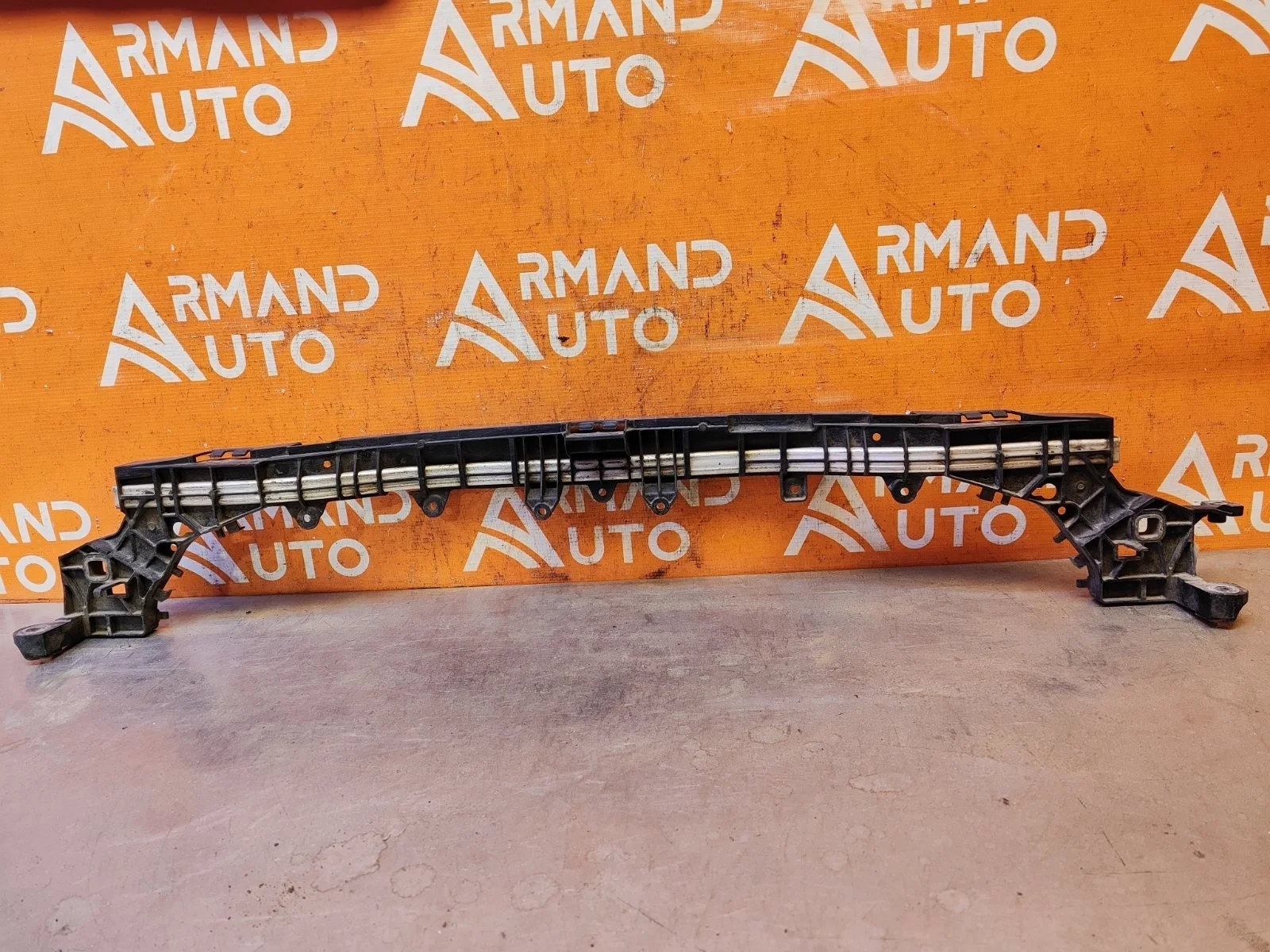 Кронштейн радиатора Mercedes -Class 2014-2021 W205