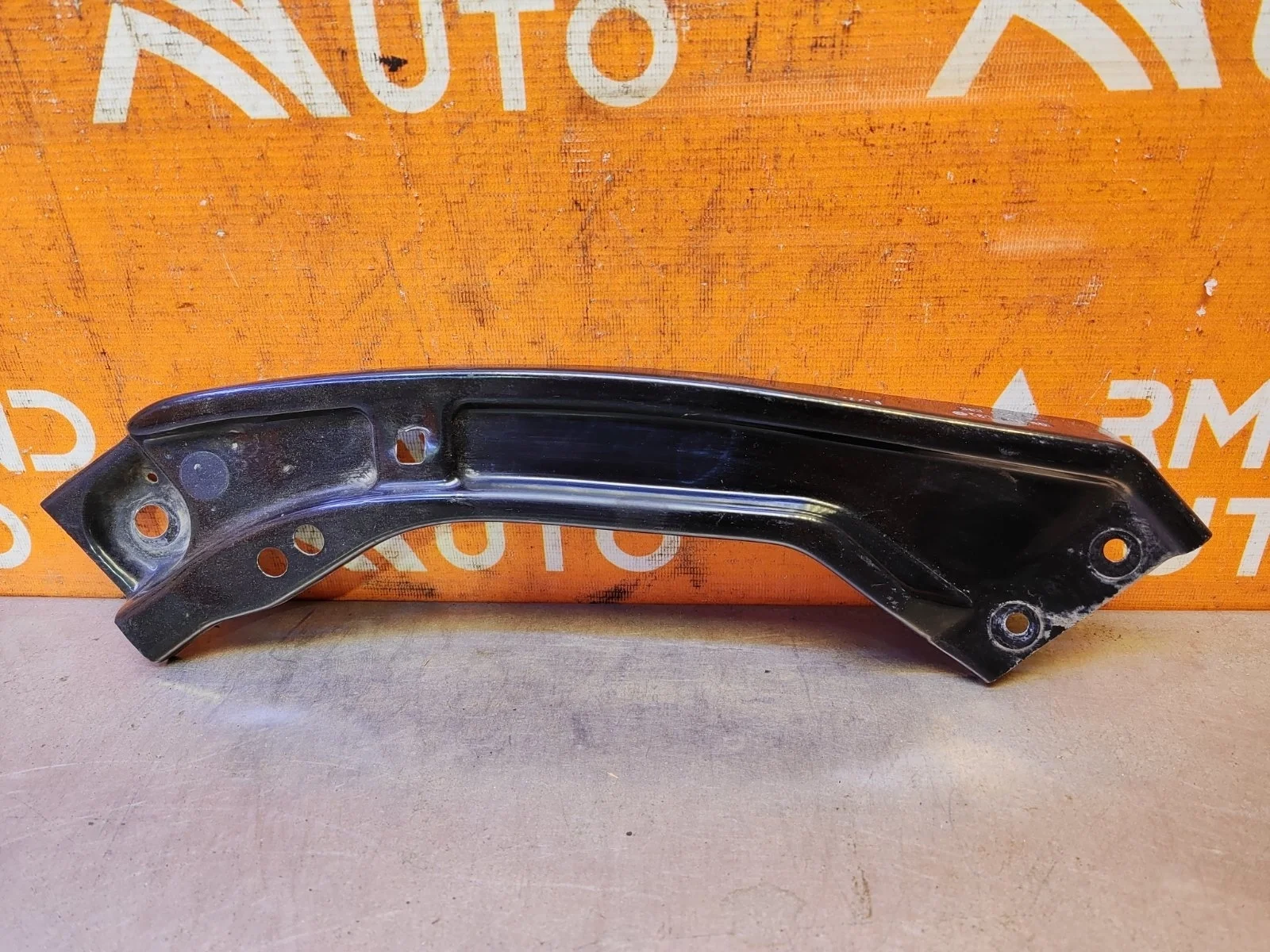 Кронштейн панели Skoda Rapid 2020-нв