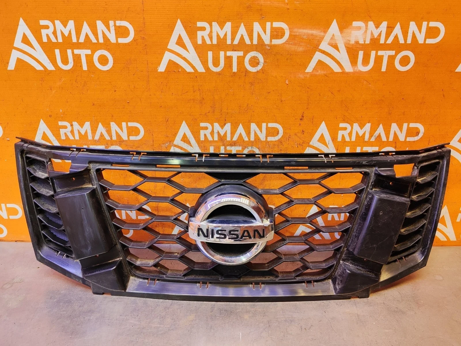 Решетка радиатора Nissan Terrano 2014-2022 3 D10