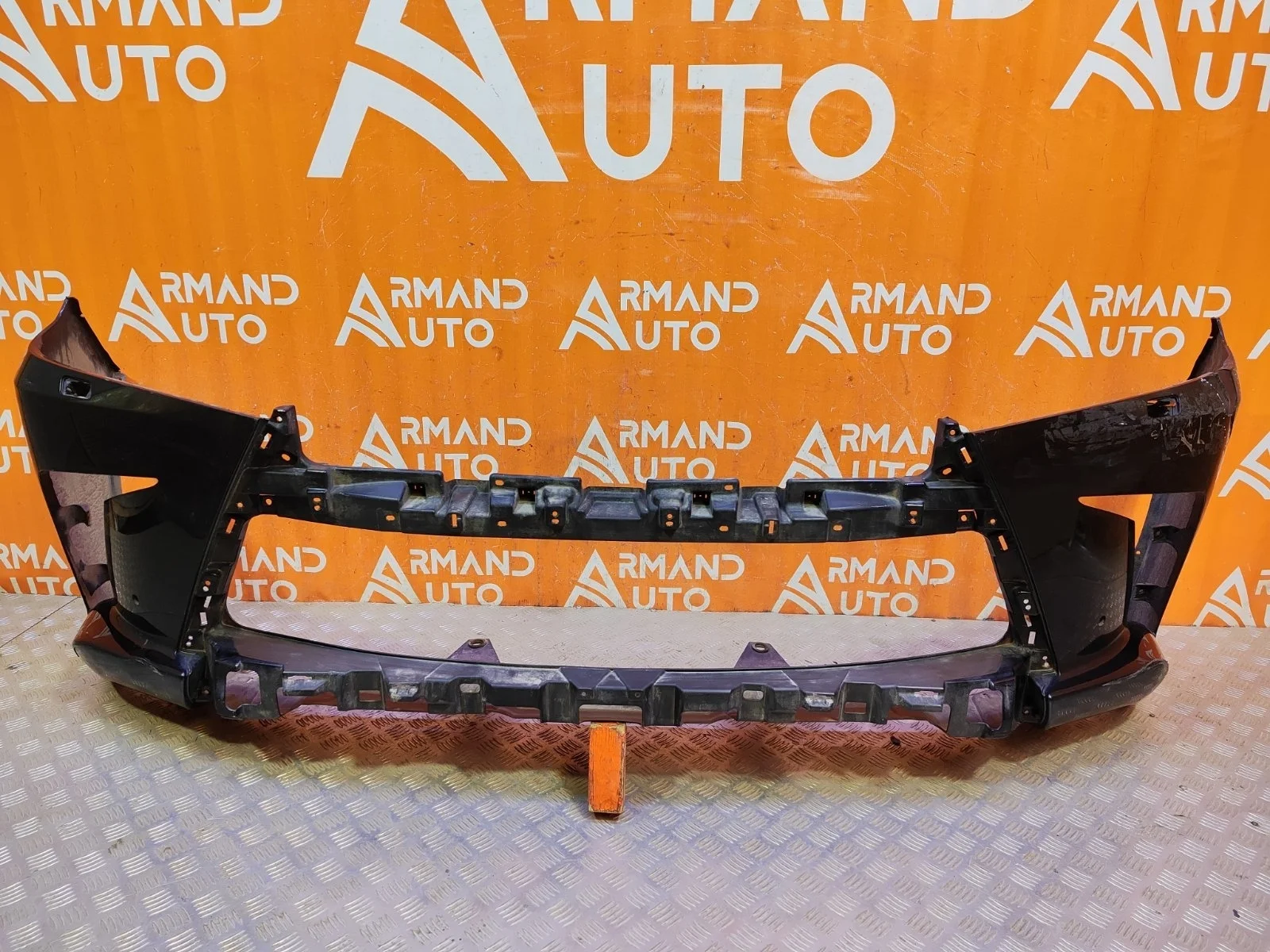 Бампер Lexus LX 2015-2023 URJ200