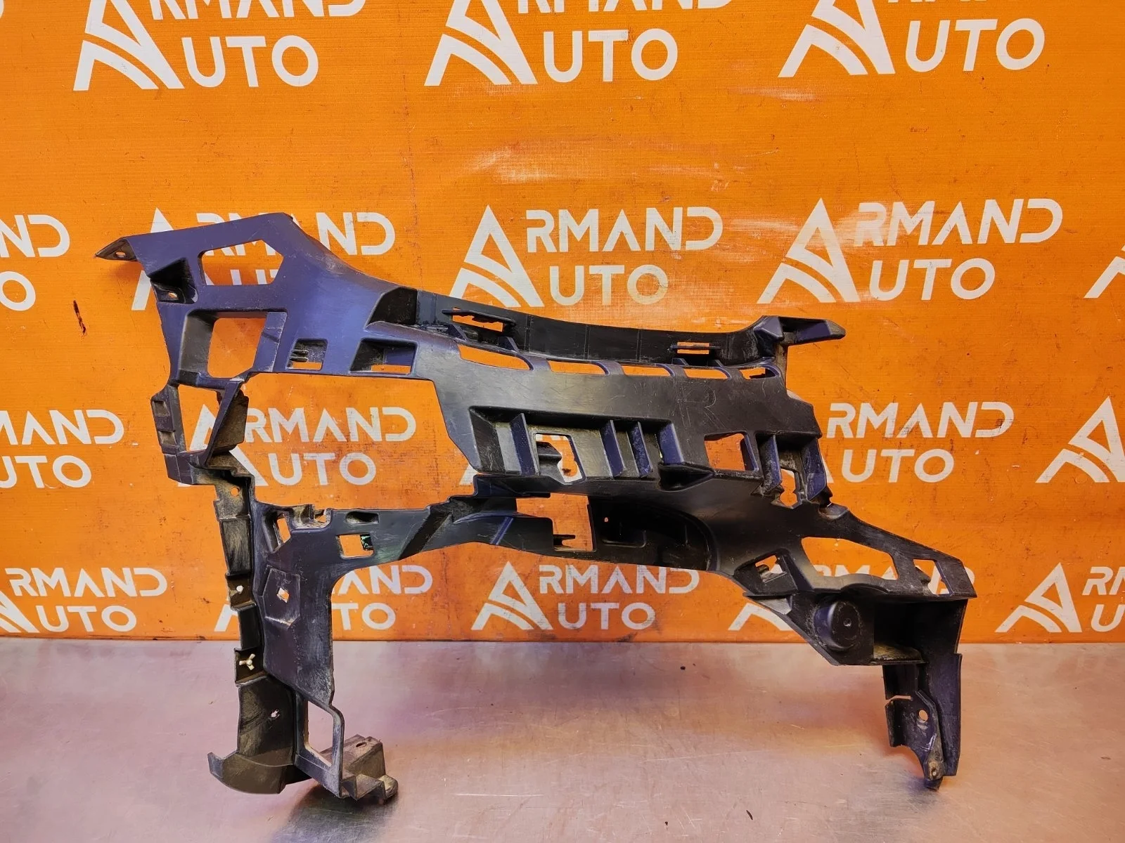 Кронштейн бампера Mercedes -Class 2020-нв W213, S213, C238