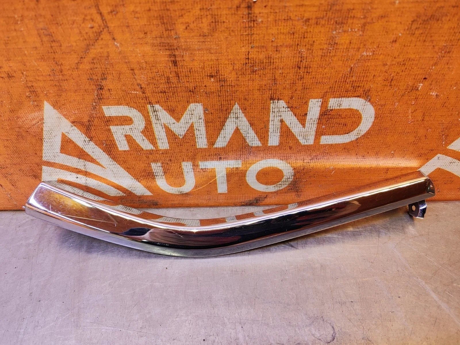 Накладка бампера верхняя Mitsubishi Outlander 2015-нв 3