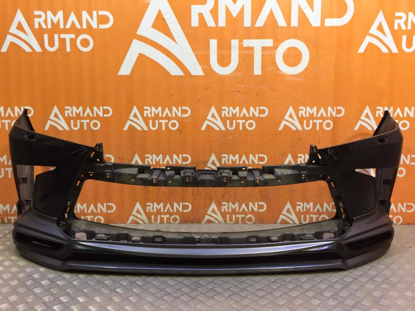 Бампер Lexus LX 2015-2023 URJ200