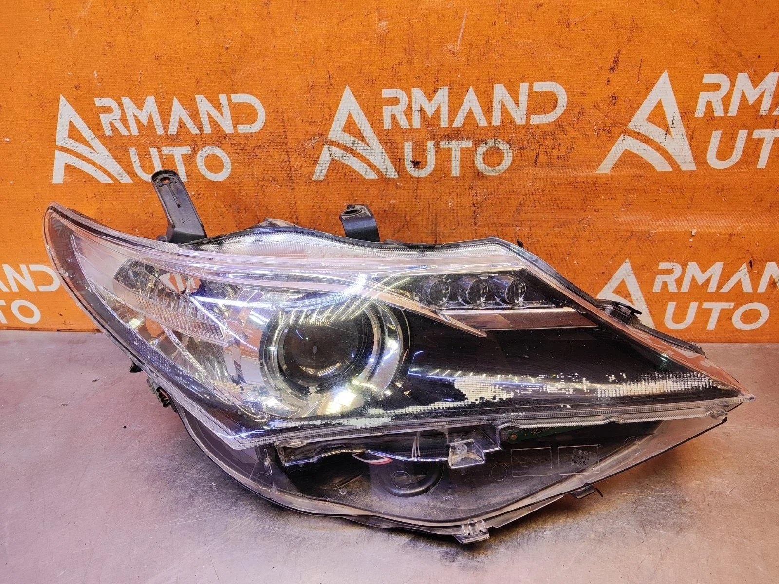 Фара Toyota Auris 2012-2015