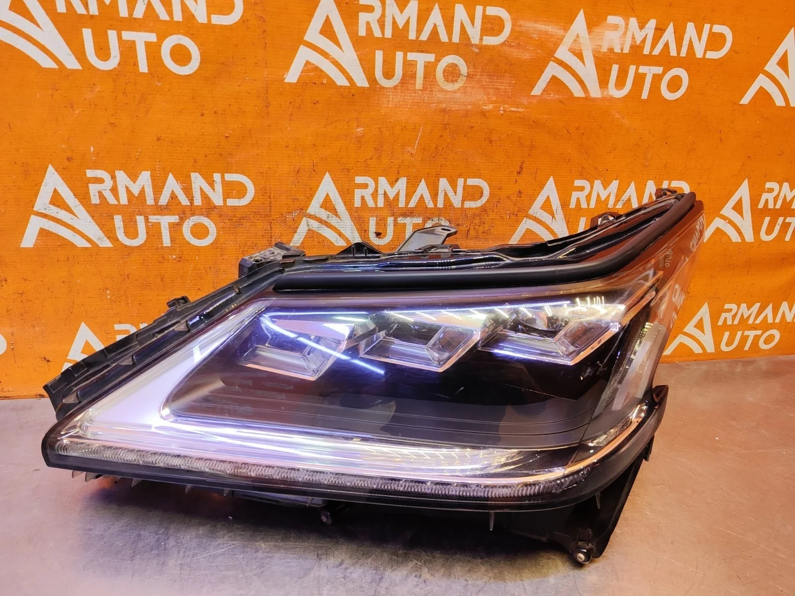 Фара Lexus LX 2015-2023 URJ200