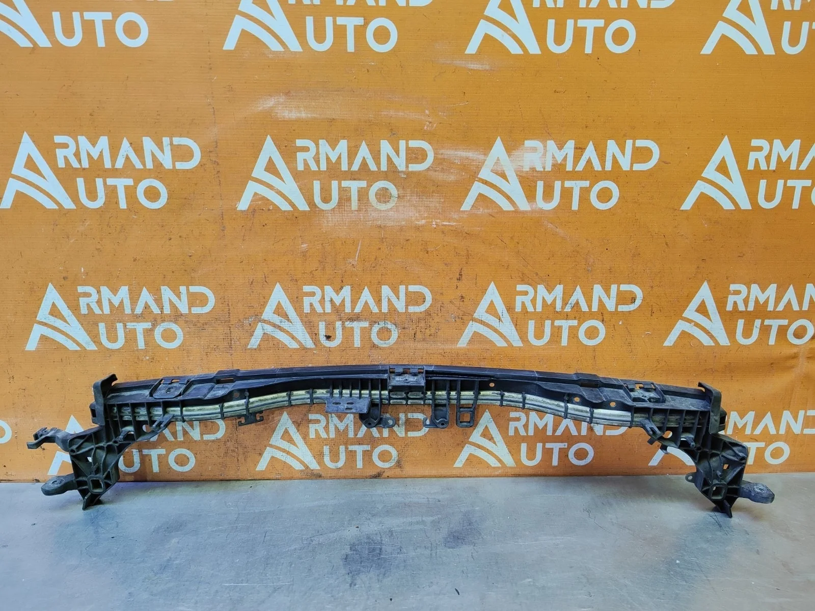 Кронштейн радиатора верхний Mercedes -Class 2016-нв W213, S213, C238