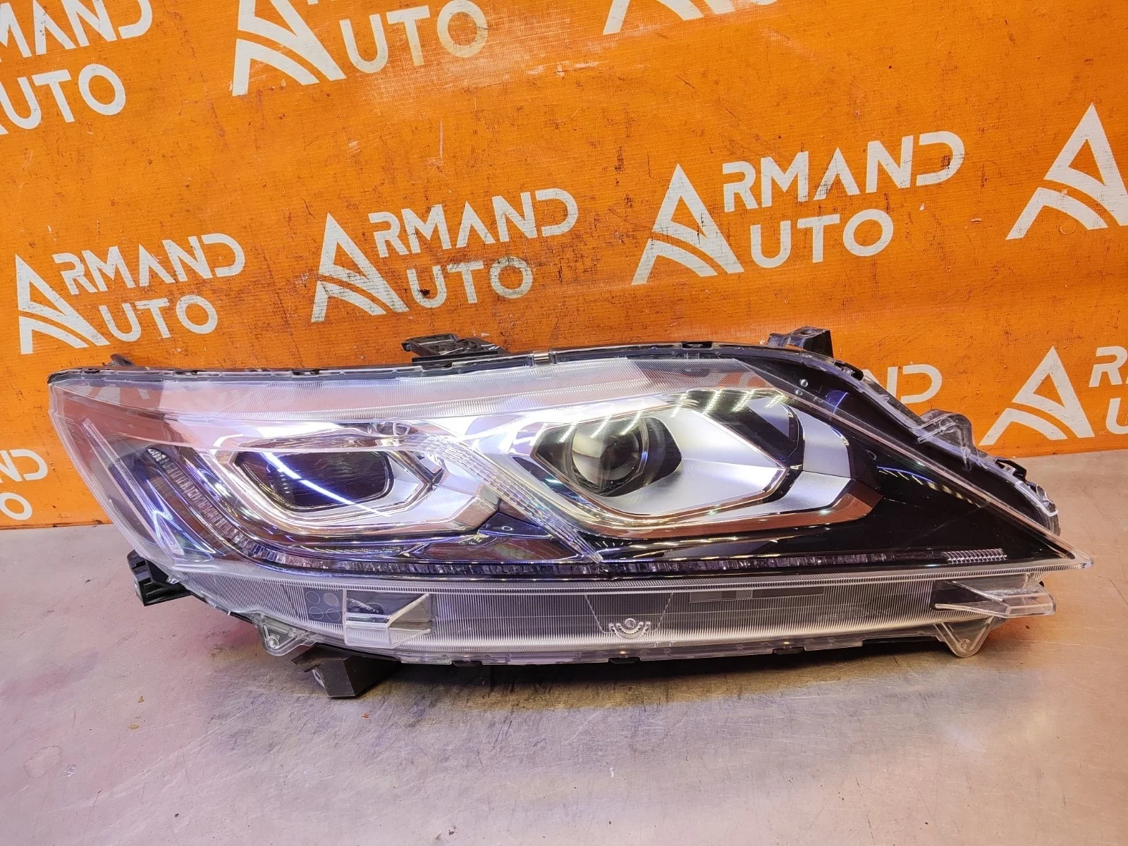 Фара Mitsubishi Eclipse Cross 2017-нв