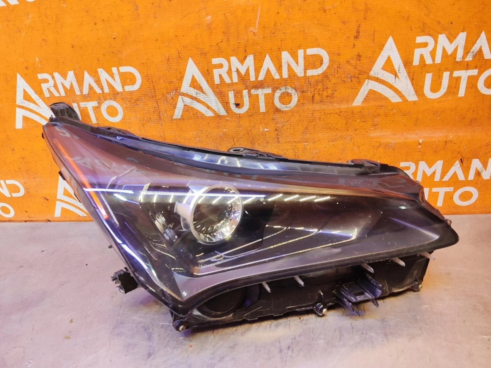 Фара Lexus NX 2017-2021