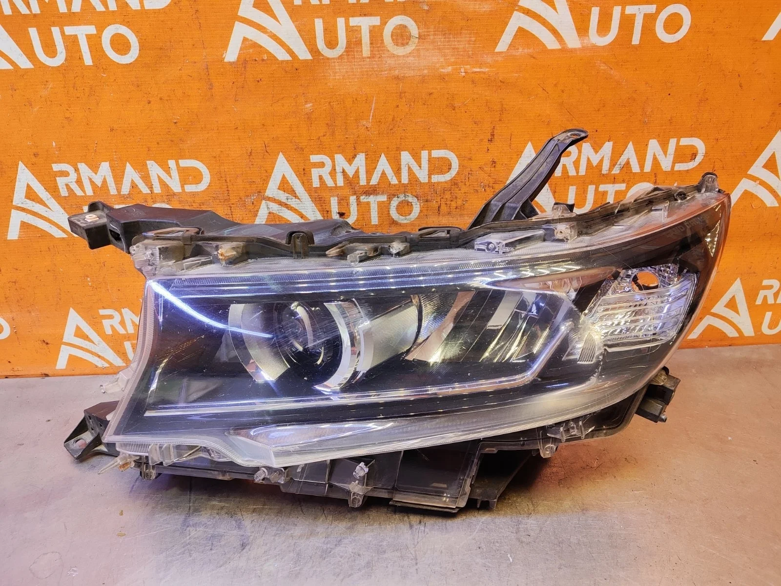 Фара Toyota Land Cruiser Prado 2017-нв 150