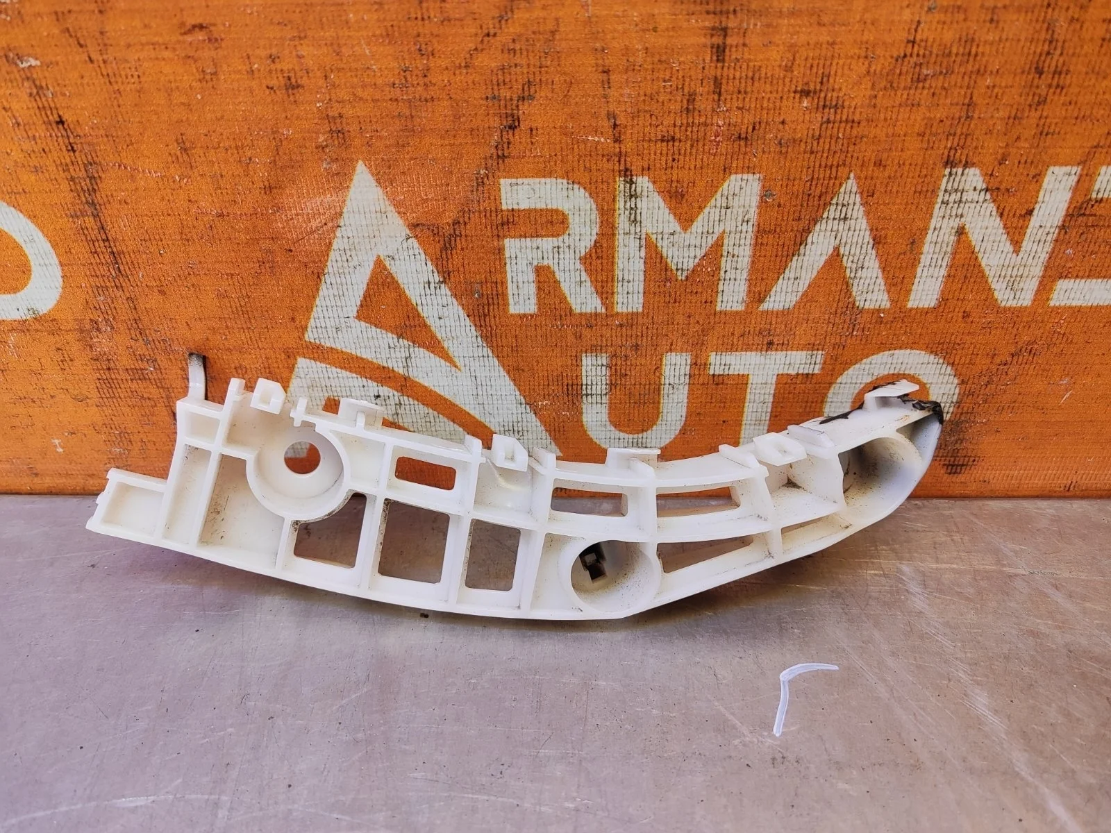 Кронштейн бампера Mitsubishi Outlander 2015-нв 3