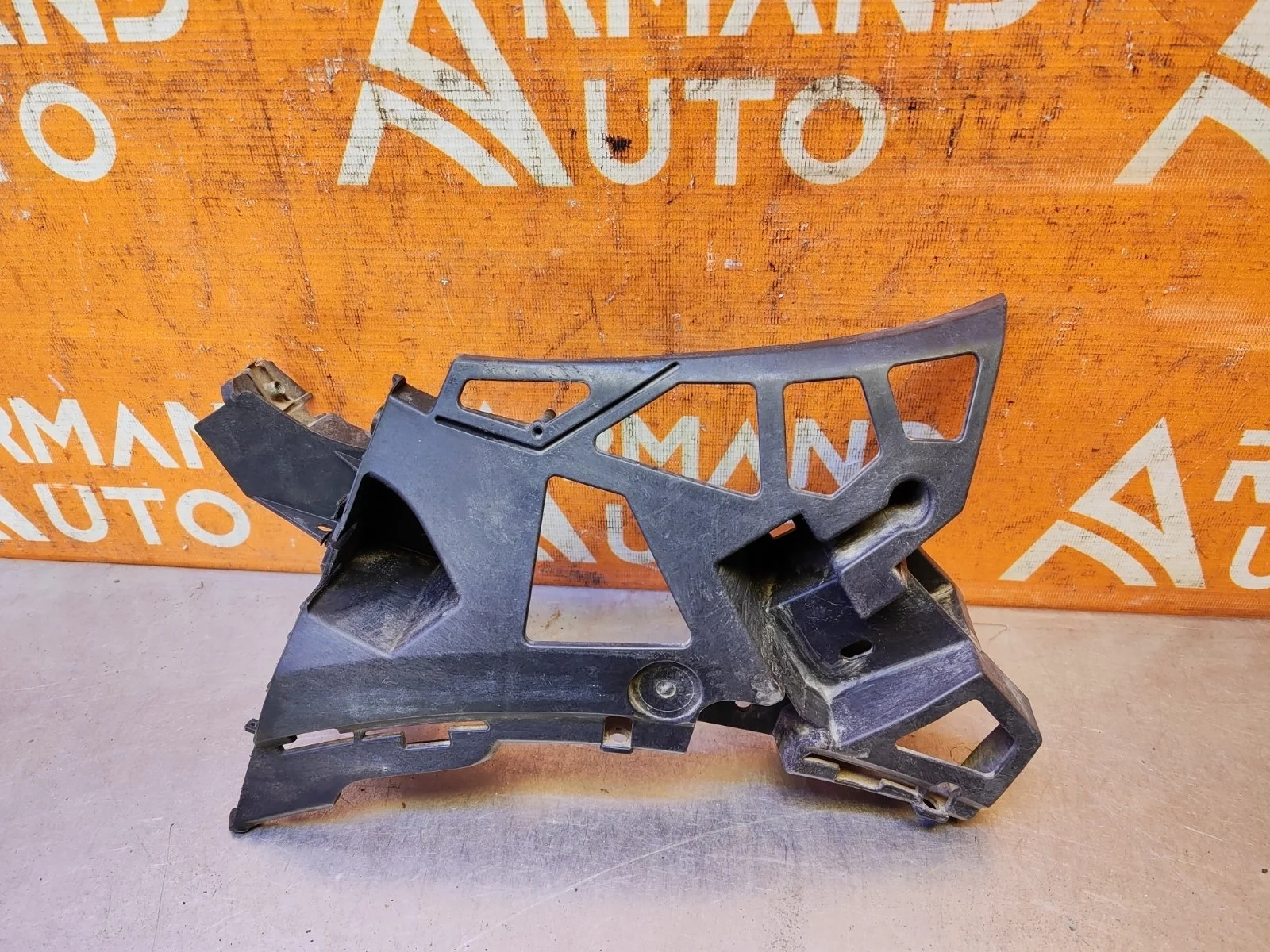 Кронштейн фары Mercedes GLE-Class Coupe 2015-2019 C292