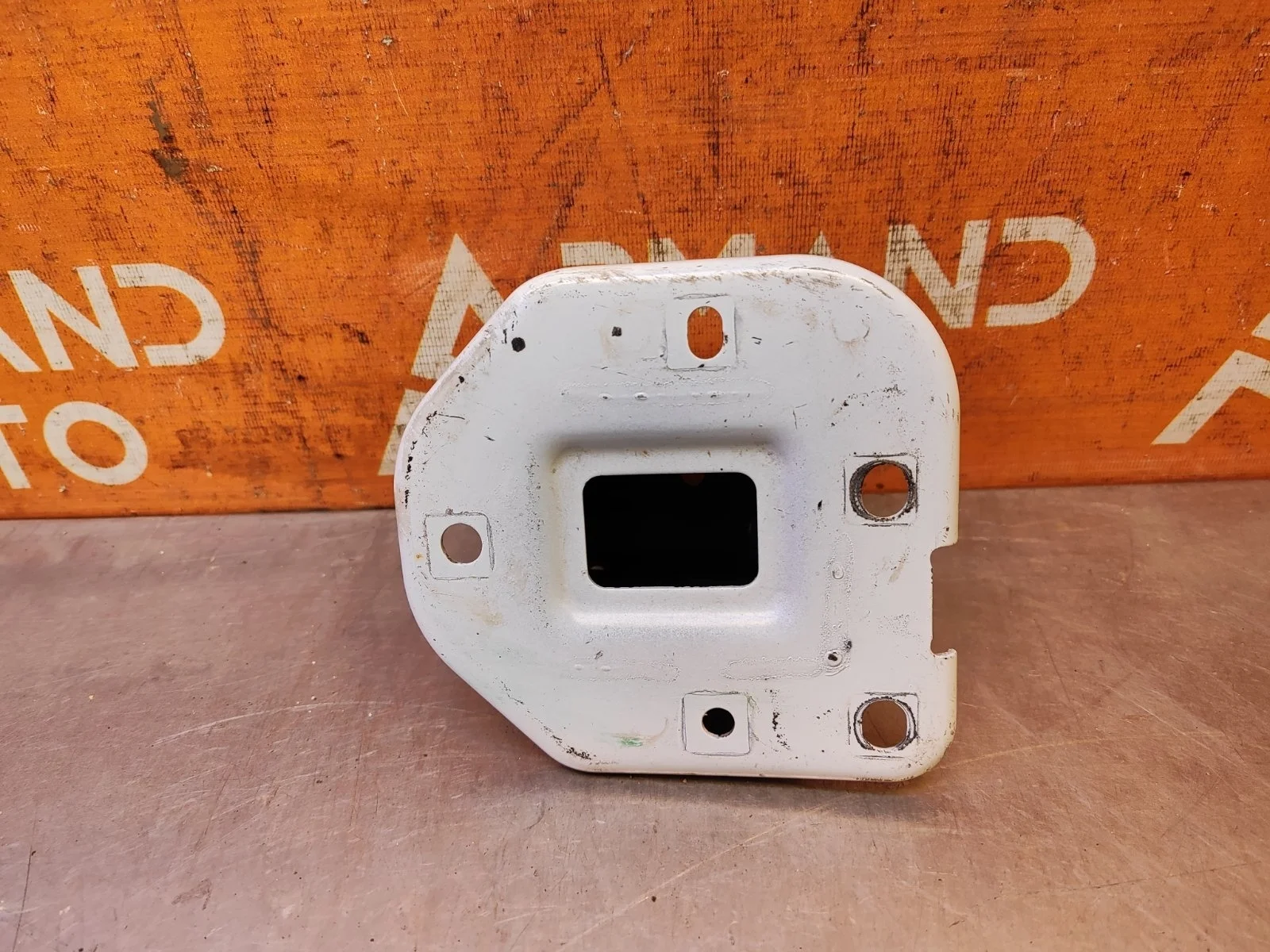 Кронштейн усилителя бампера Nissan Qashqai 2013-2022 j11