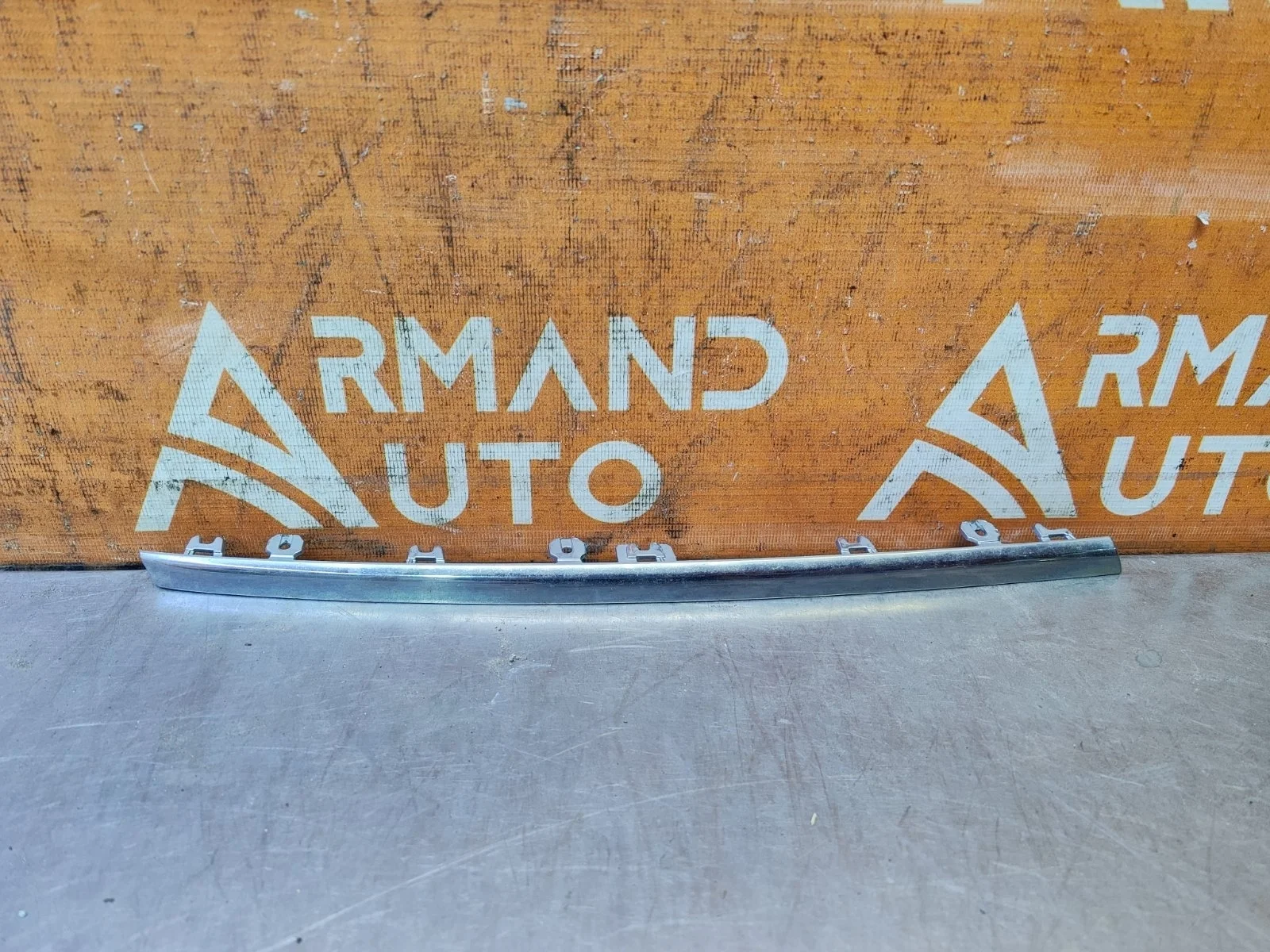 Накладка решетки радиатора нижняя Volkswagen Touareg 2010-2014