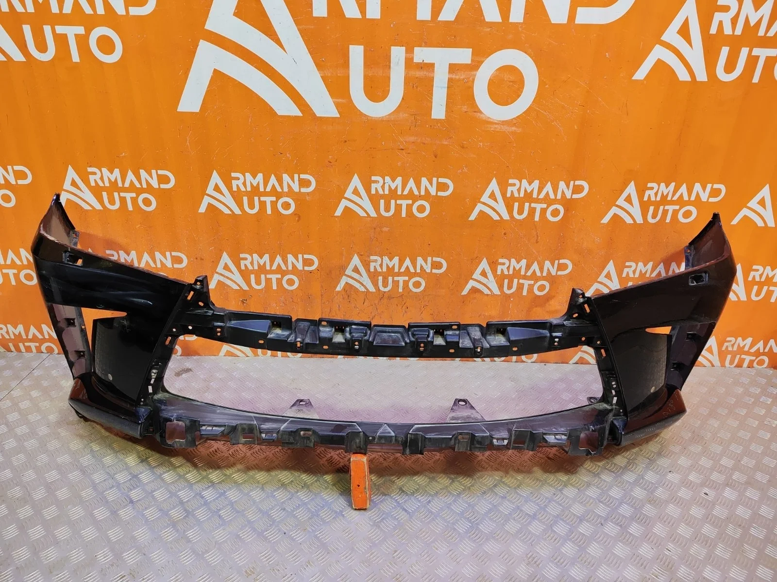 Бампер Lexus LX 2015-2023 URJ200