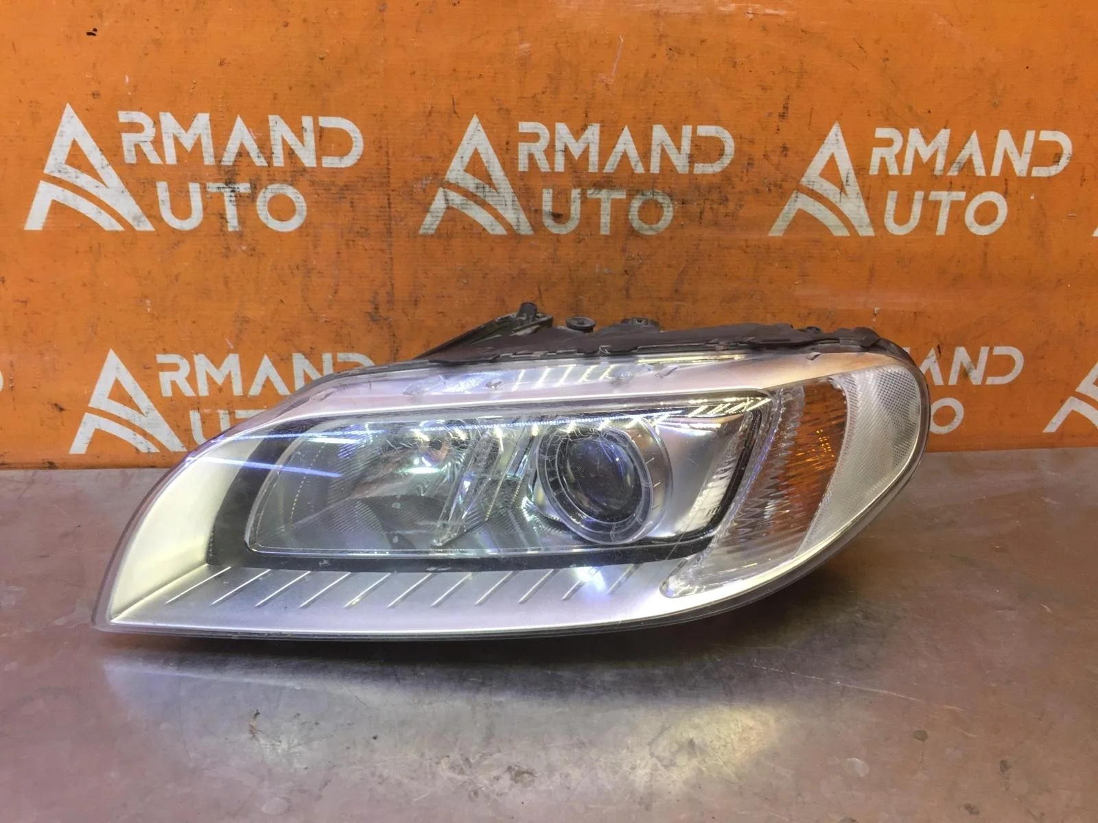 Фара Volvo XC70 2013-2016