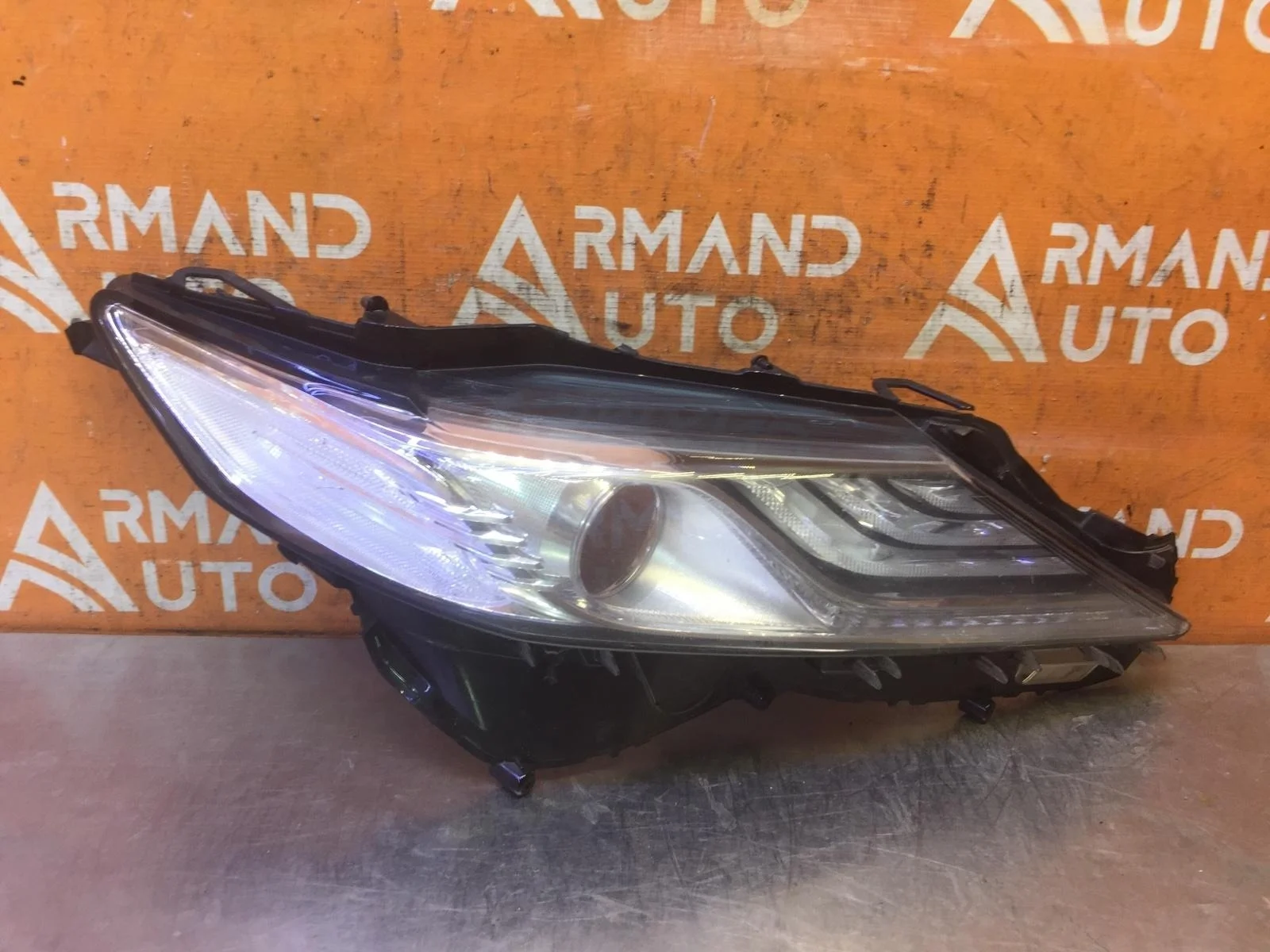 Стекло фары Toyota Camry 2017-нв 8 XV70