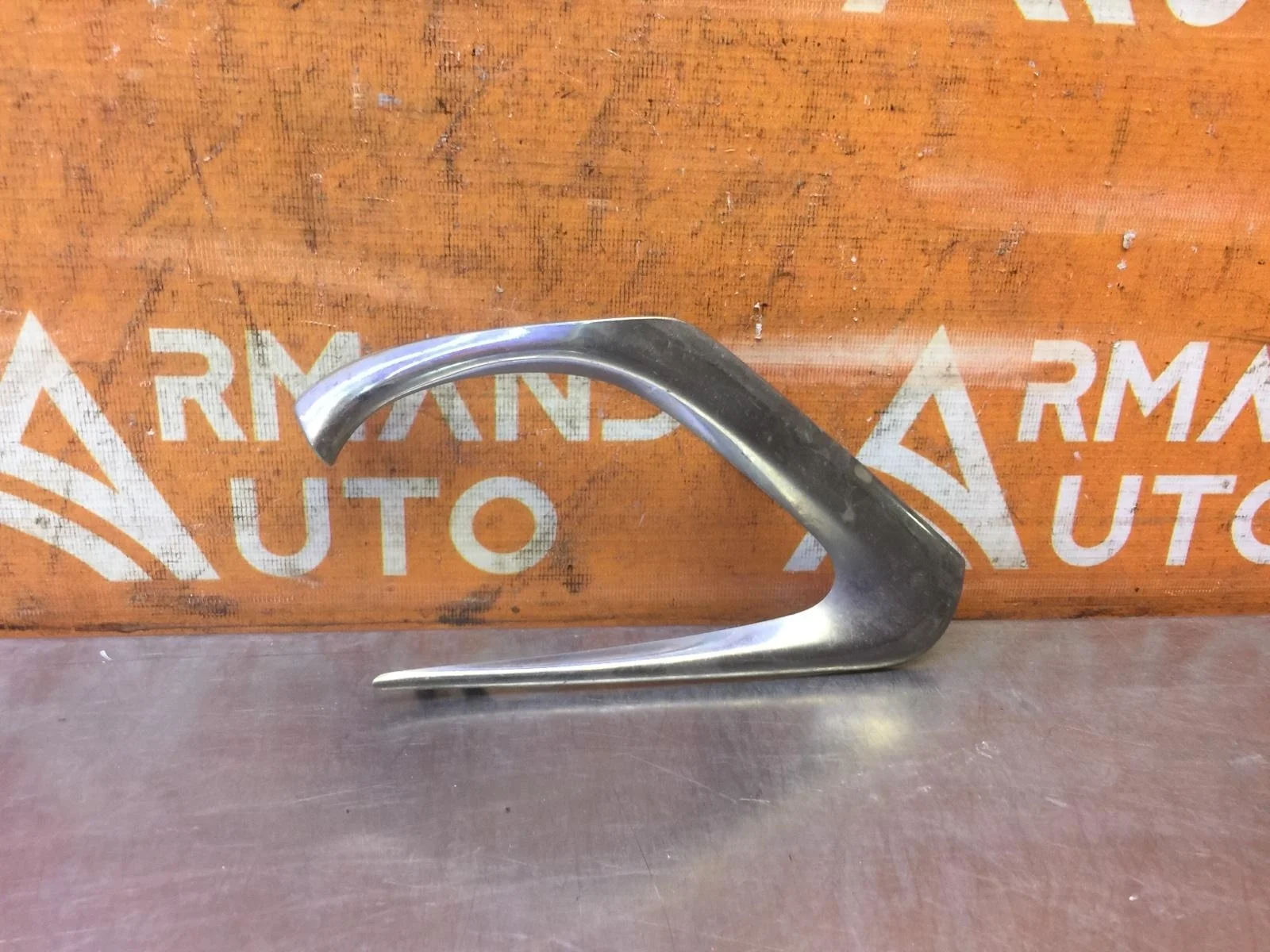 Накладка решетки в бампер Toyota Camry 2014-2017 XV50