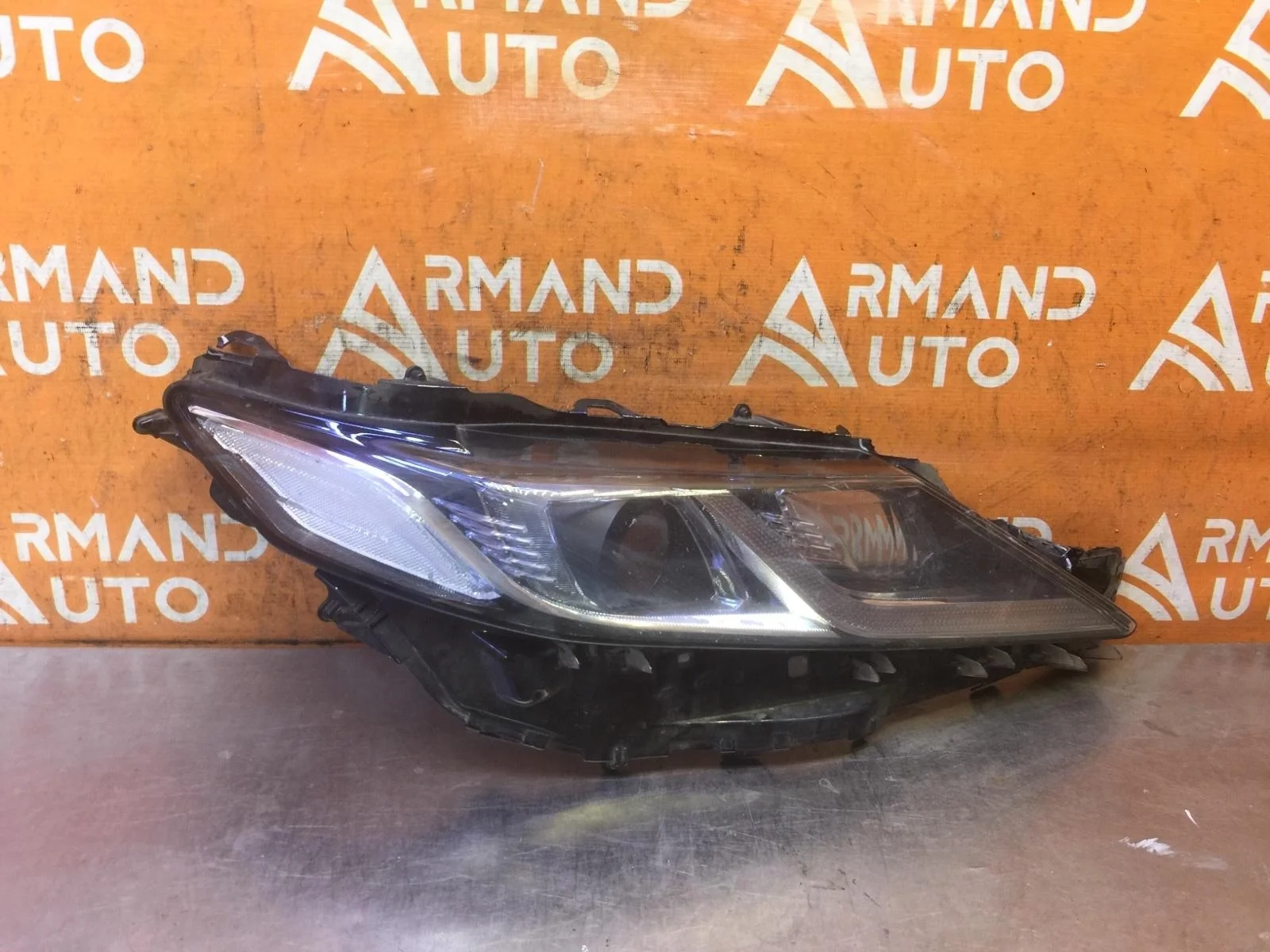 Стекло фары Toyota Camry 2020-нв 8 XV70