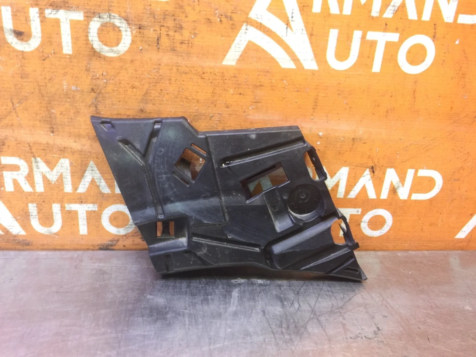 Кронштейн бампера Volvo XC60 2017-нв