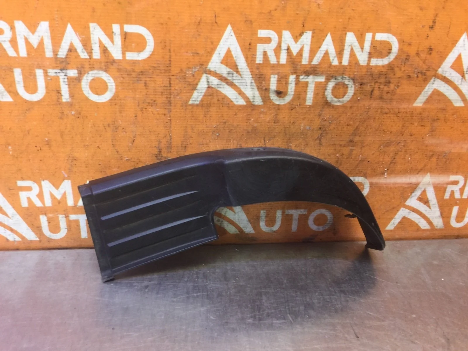 Накладка бампера верхняя Toyota Hilux 2015-нв 8