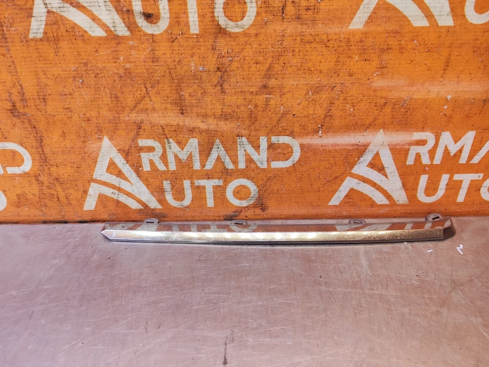 Накладка решетки радиатора верхняя Toyota Land Cruiser 2015-2021 200