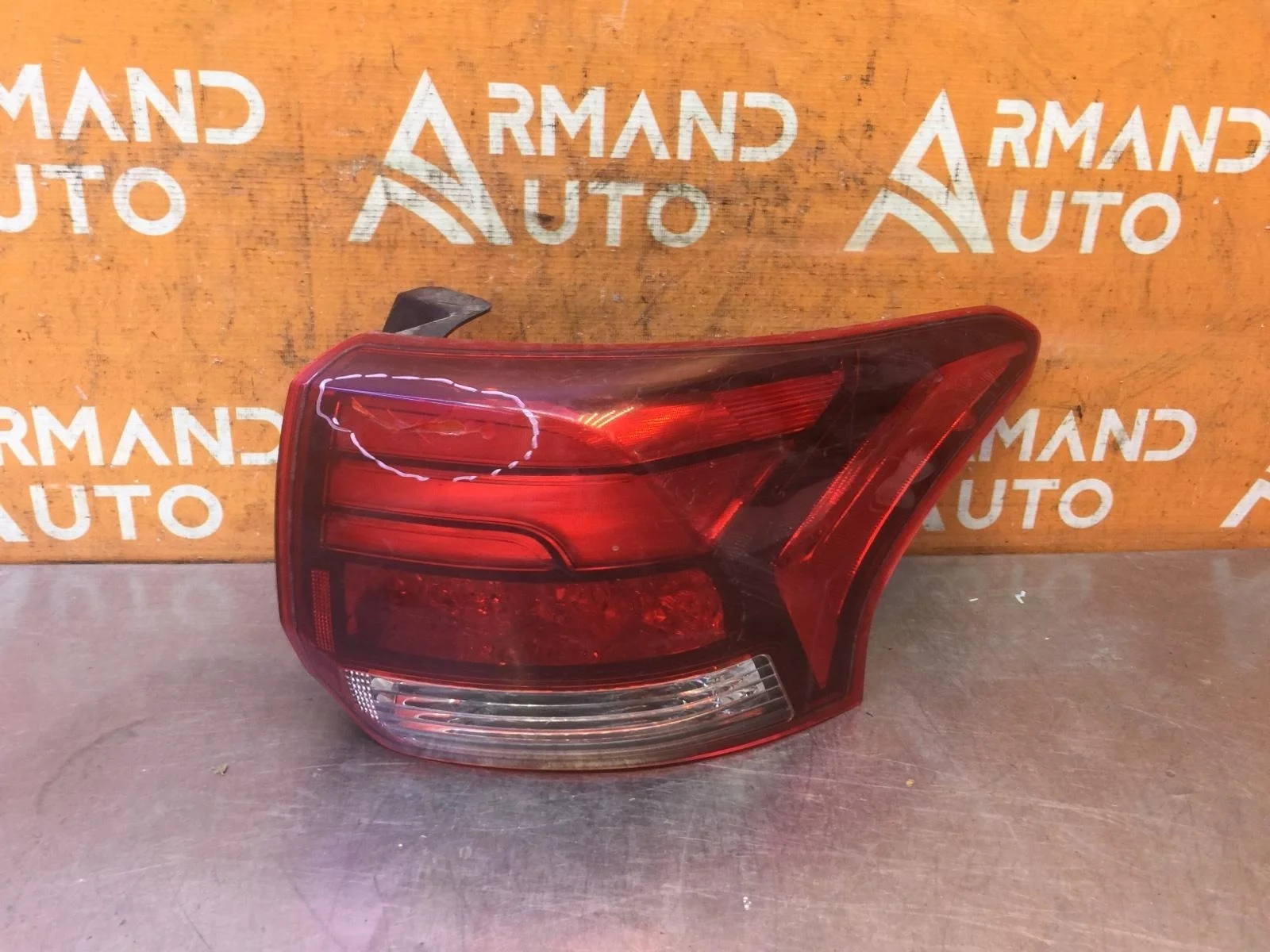 Фонарь внешний Mitsubishi Outlander 2015-нв 3