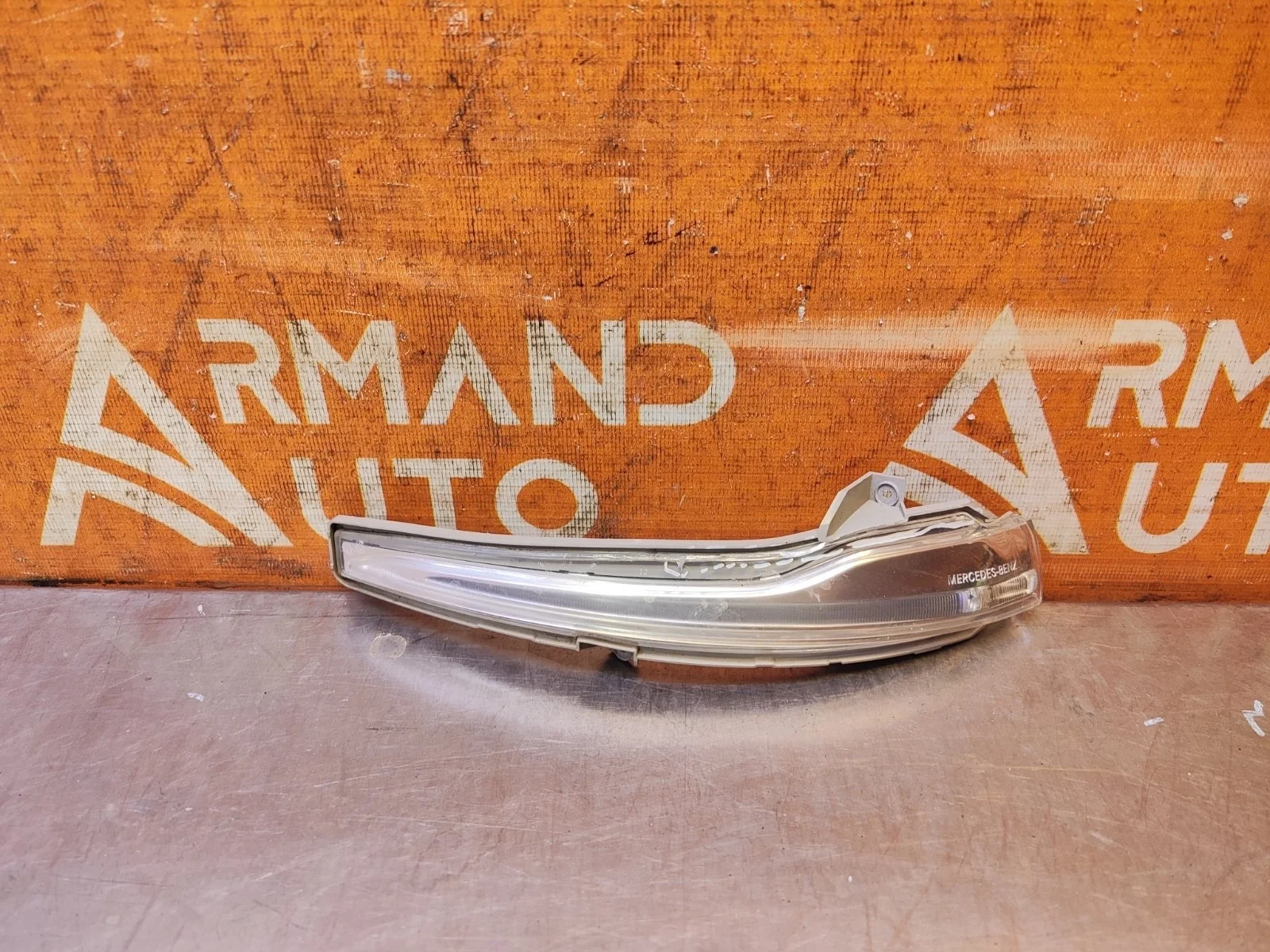 Повторитель поворота на зеркале Mercedes -Class 2014-2021 W205