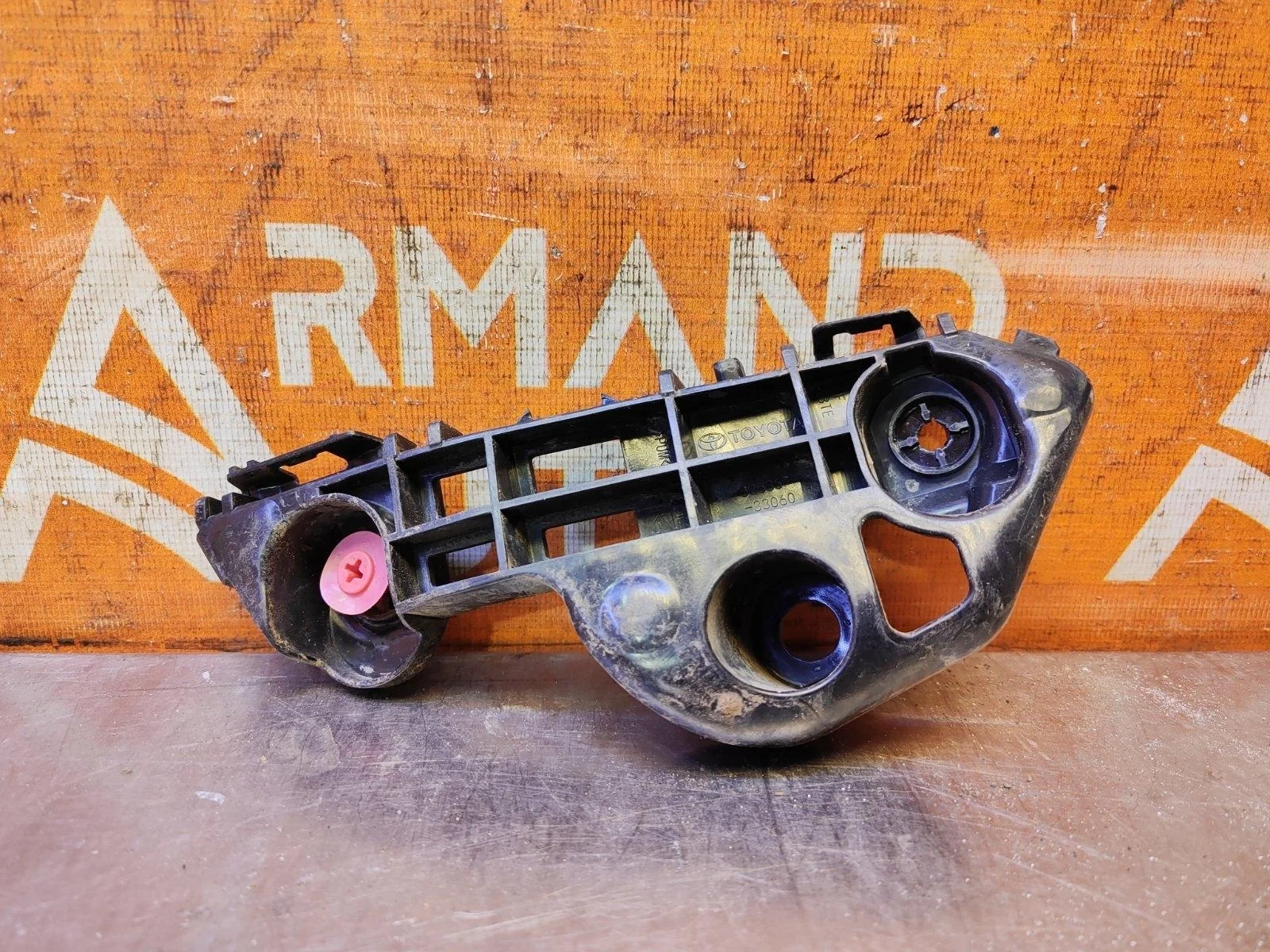 Кронштейн бампера Toyota Camry 2017-нв 8 XV70