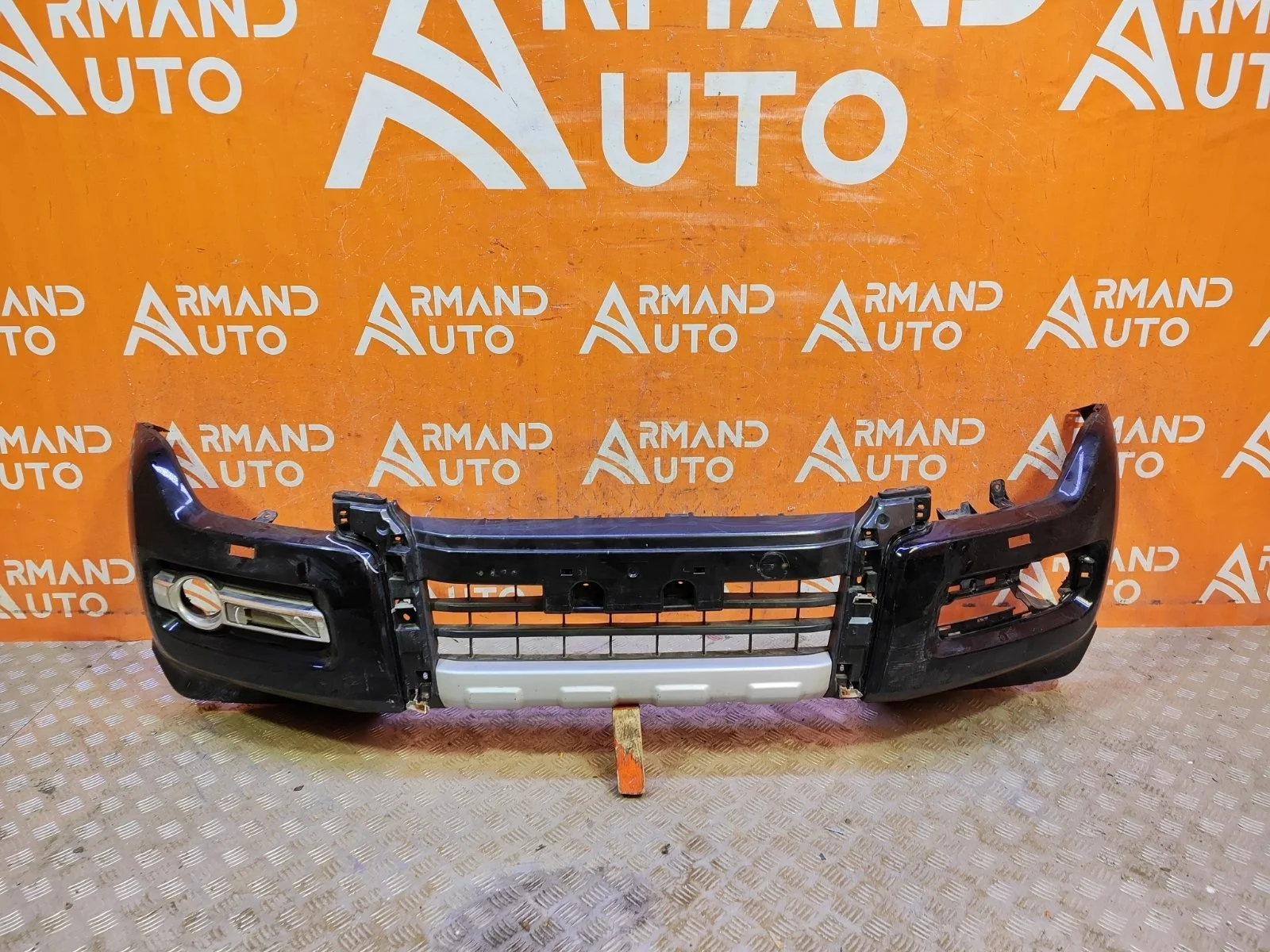 Бампер Mitsubishi Pajero 2014-нв