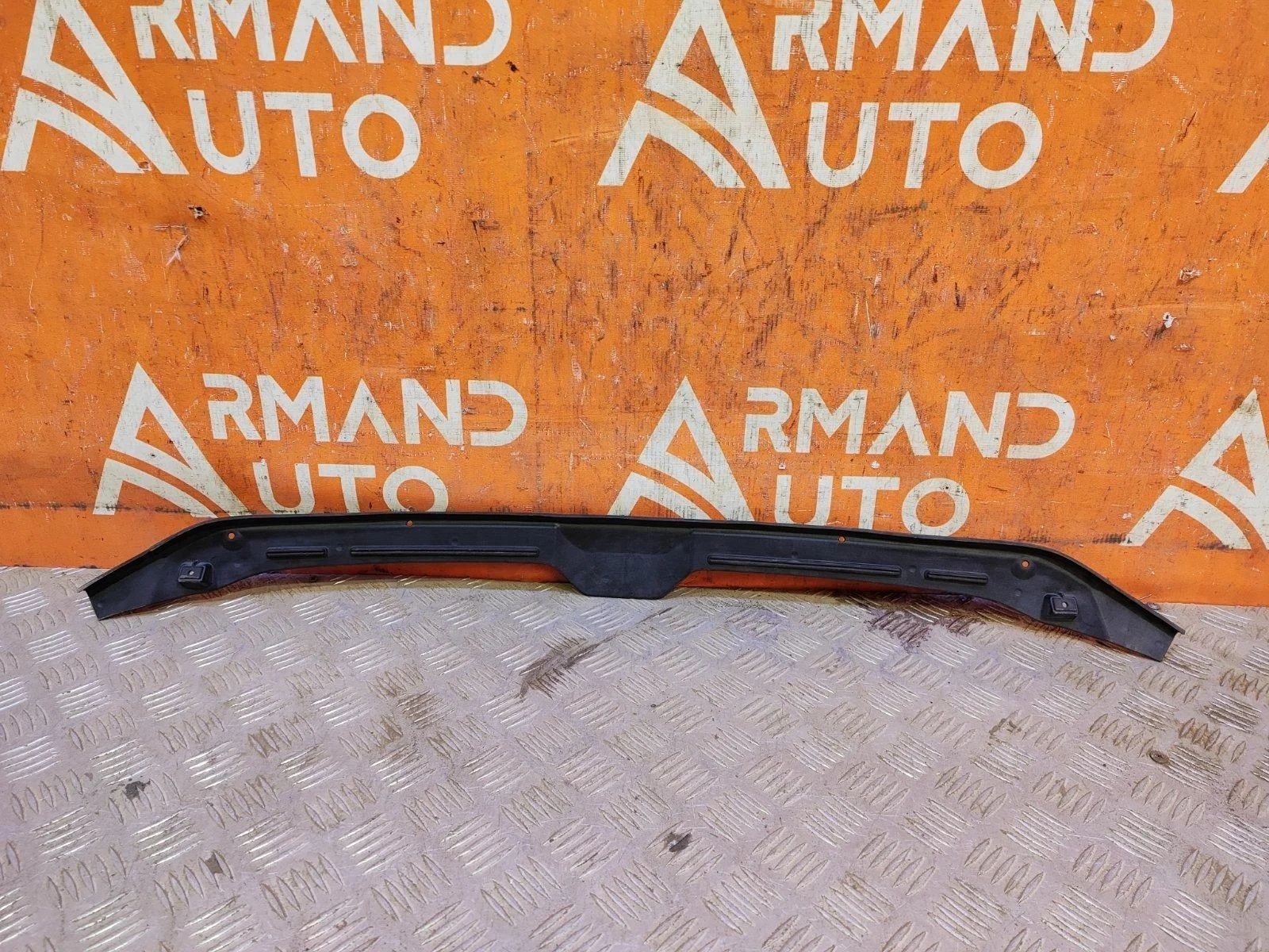 Уплотнитель капота Audi A4 2015-нв B9