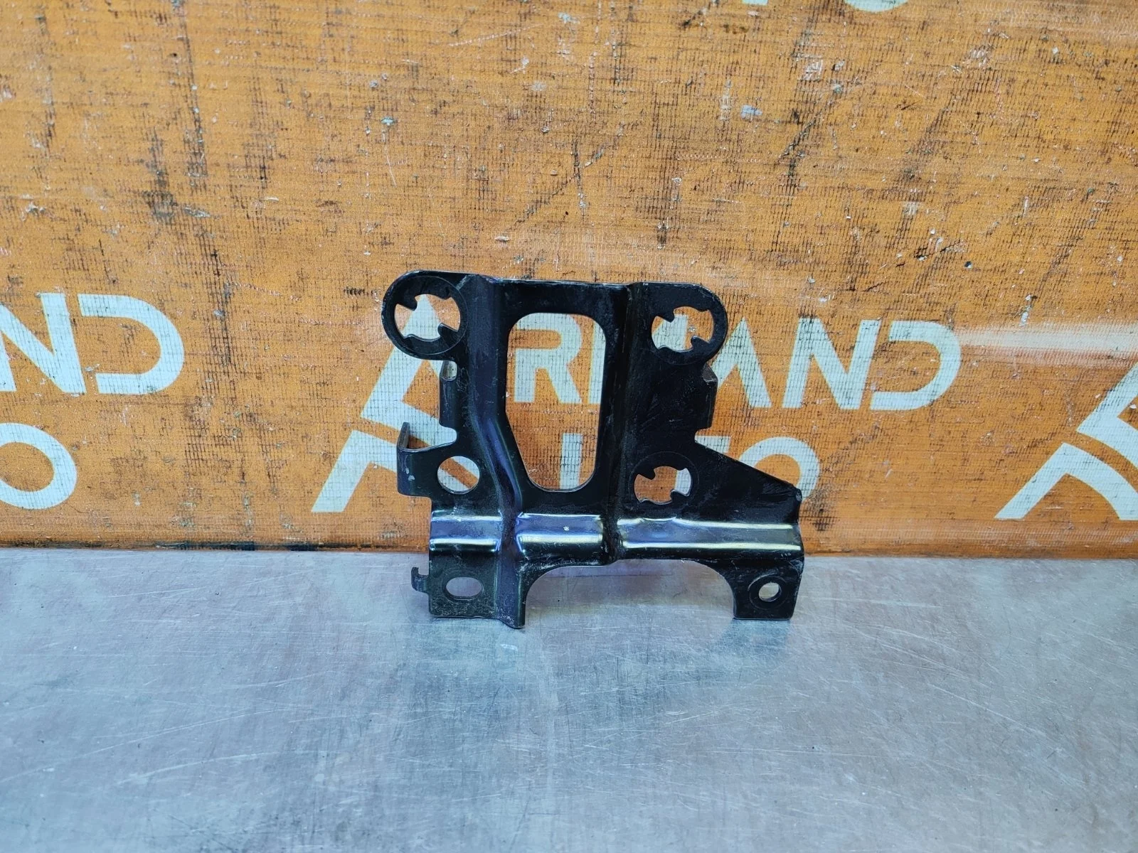 Кронштейн датчика круиз контроля Mitsubishi Pajero Sport 2015-2021 3