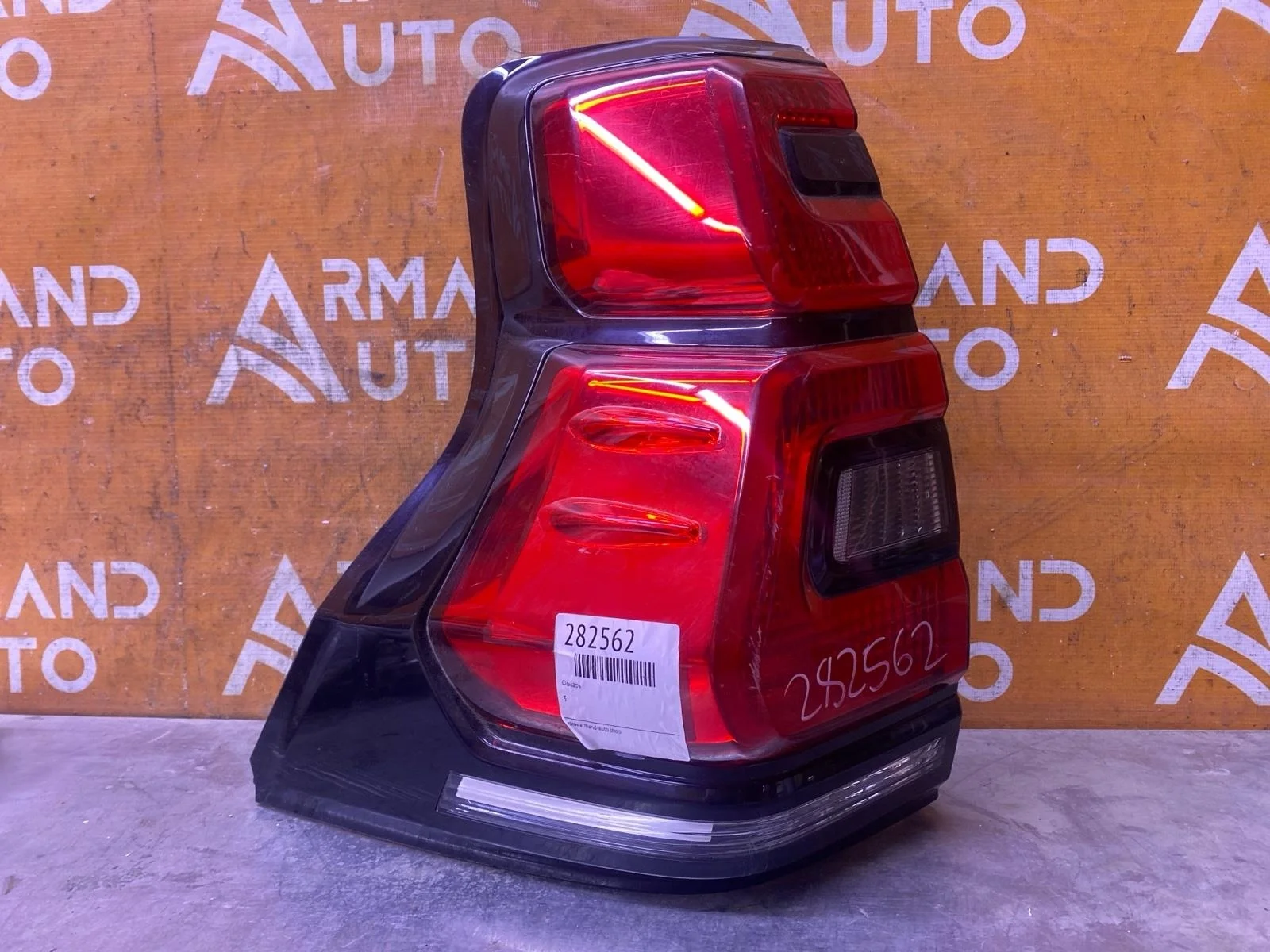 Фонарь Toyota Land Cruiser Prado 2017-нв 150