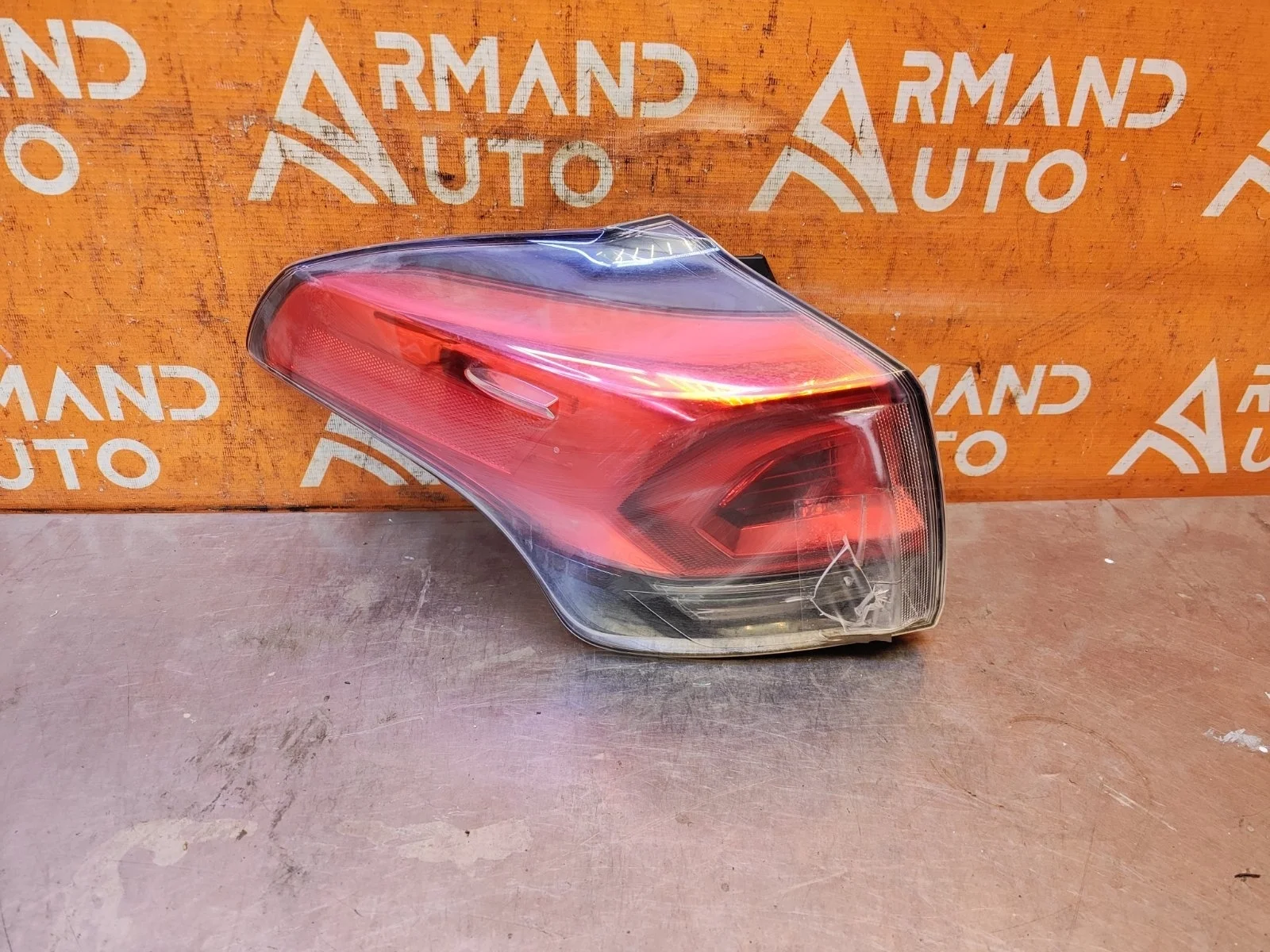 Фонарь внешний Toyota RAV4 2015-2019 CA40