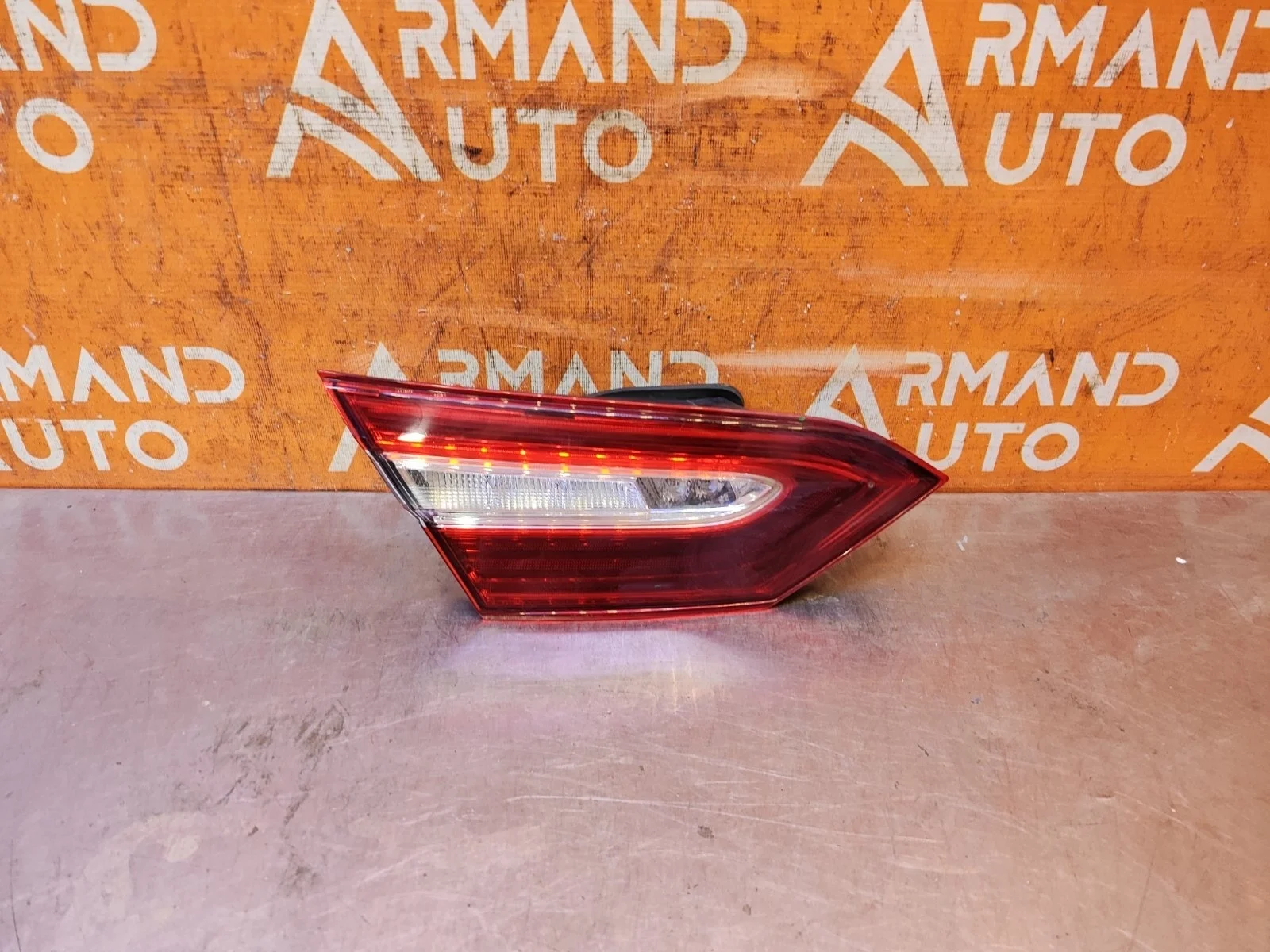 Фонарь внутренний Toyota Camry 2017-нв 8 XV70