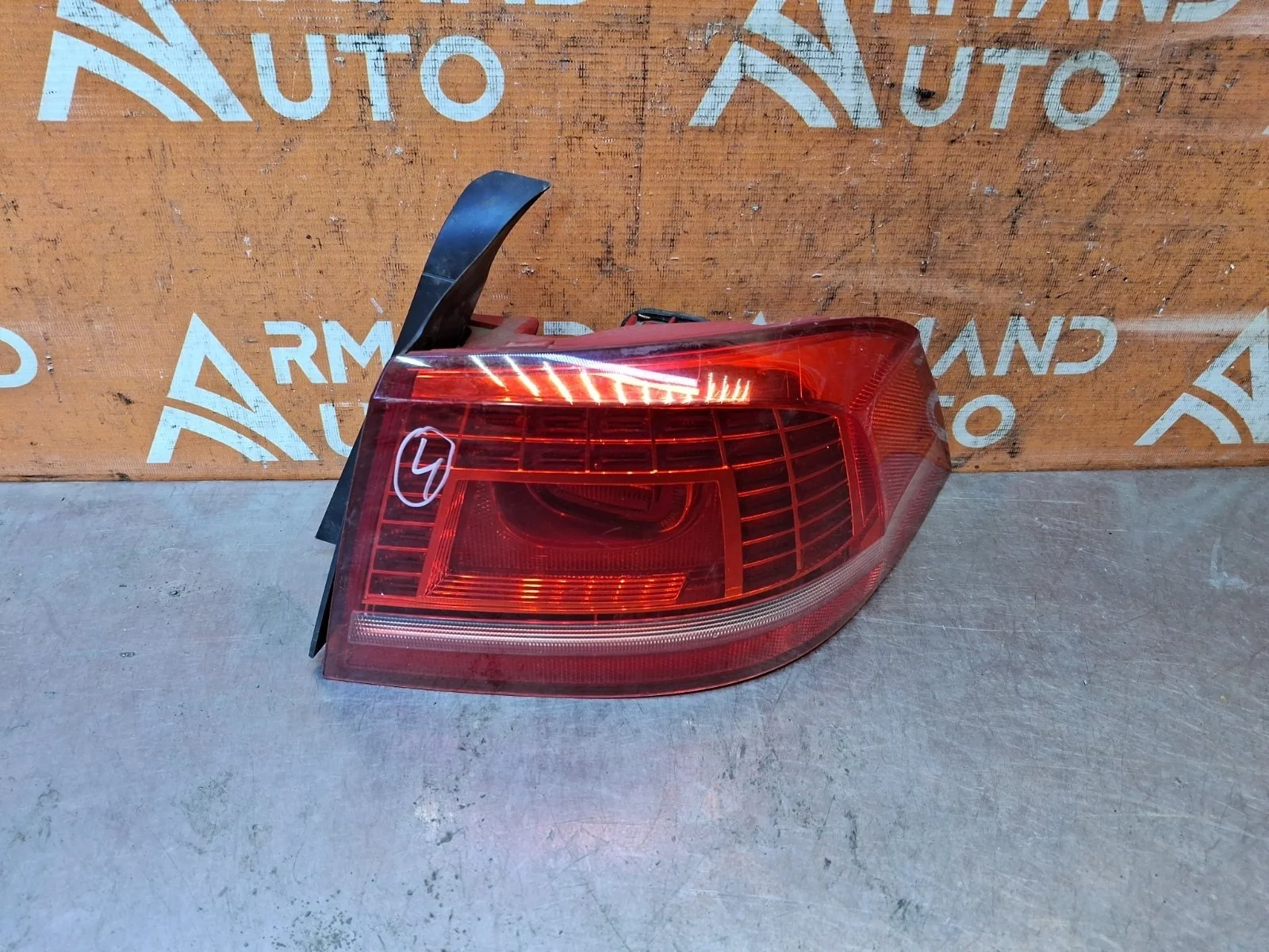 Фонарь внешний Volkswagen Passat 2011-2015 B7