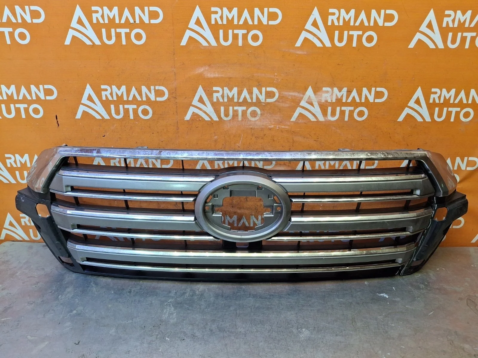 Решетка радиатора Toyota Land Cruiser 2015-2021 200