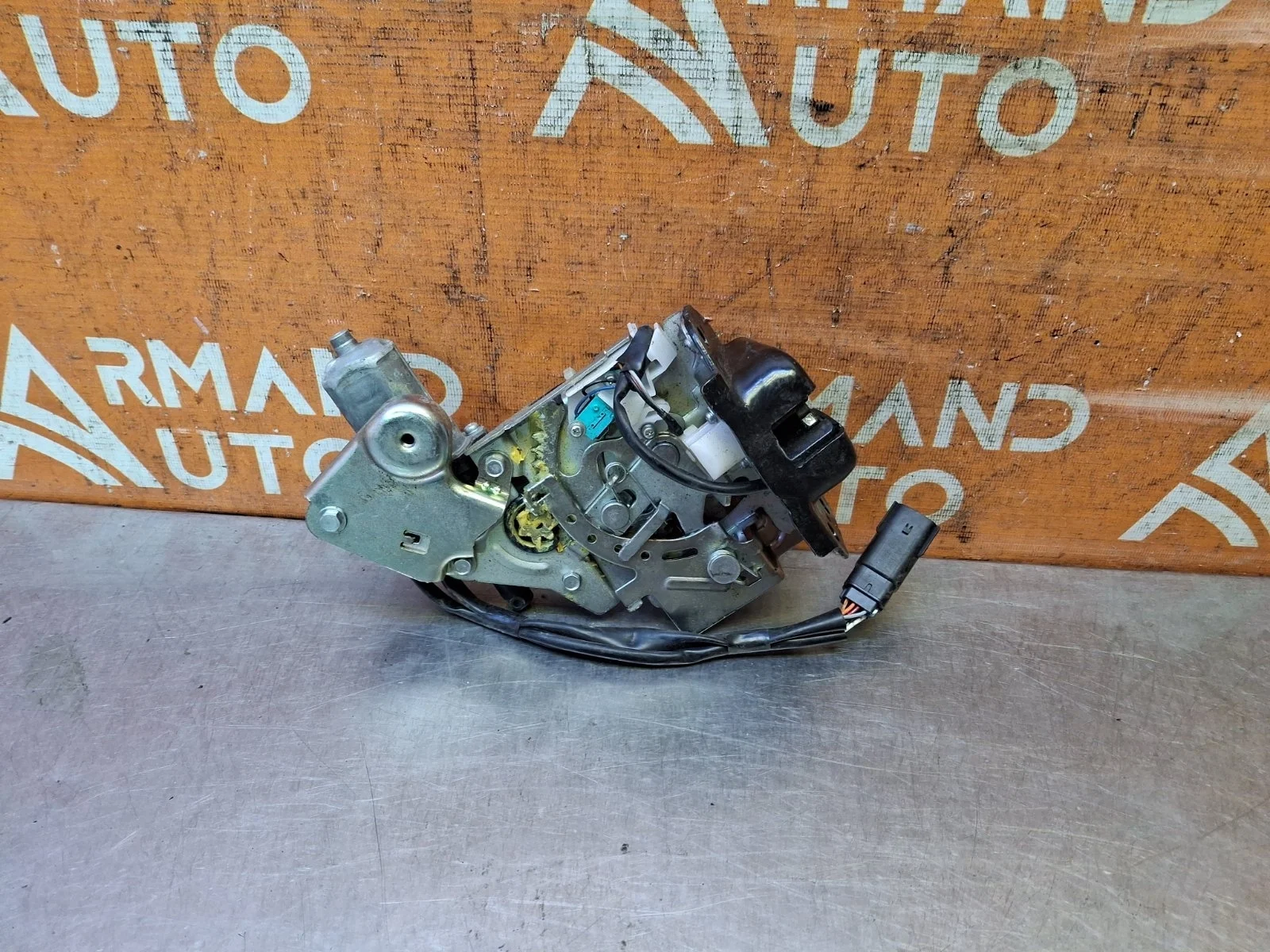 Замок двери багажника Ford Explorer 2010-2019 5 U502