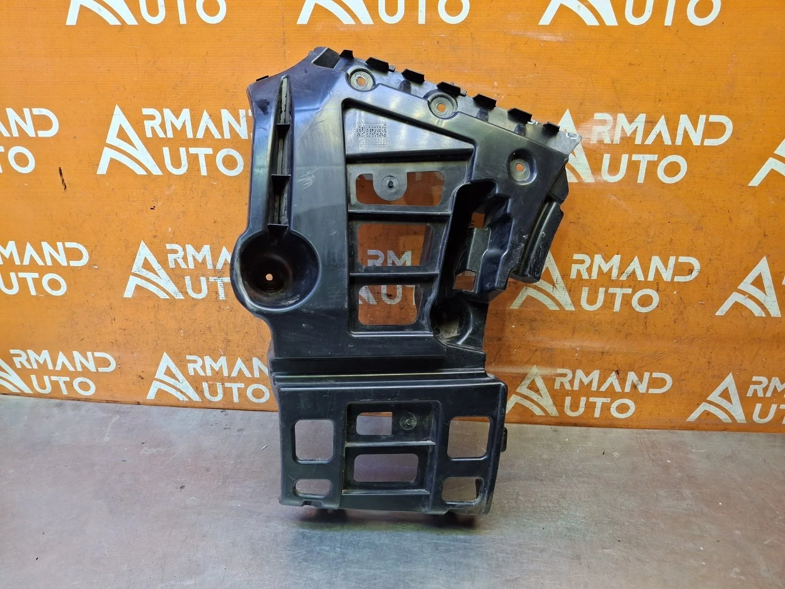 Кронштейн бампера BMW X1 2009-2015 E84