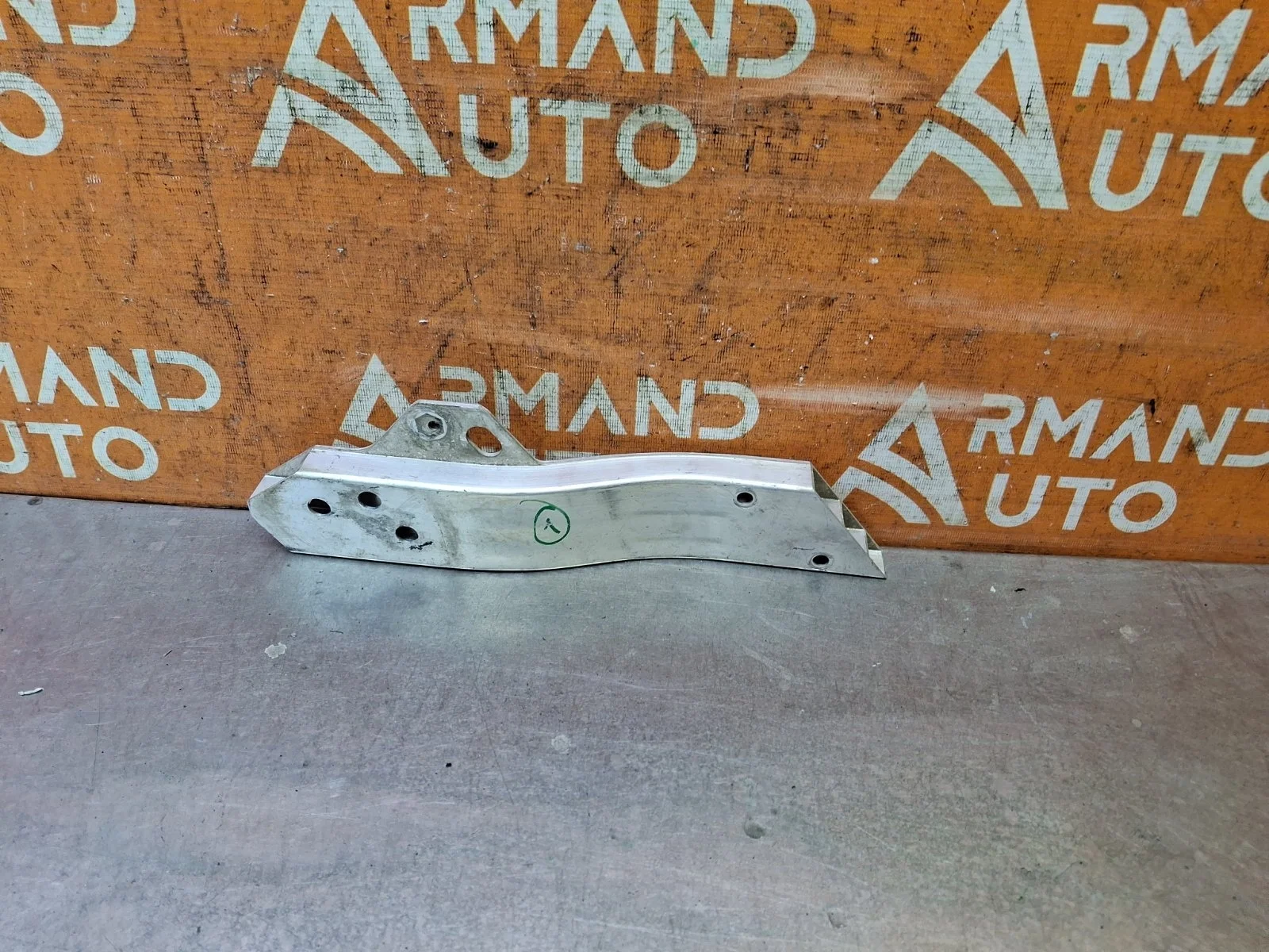 Кронштейн панели радиатора Mercedes -Class 2016-нв W213, S213, C238