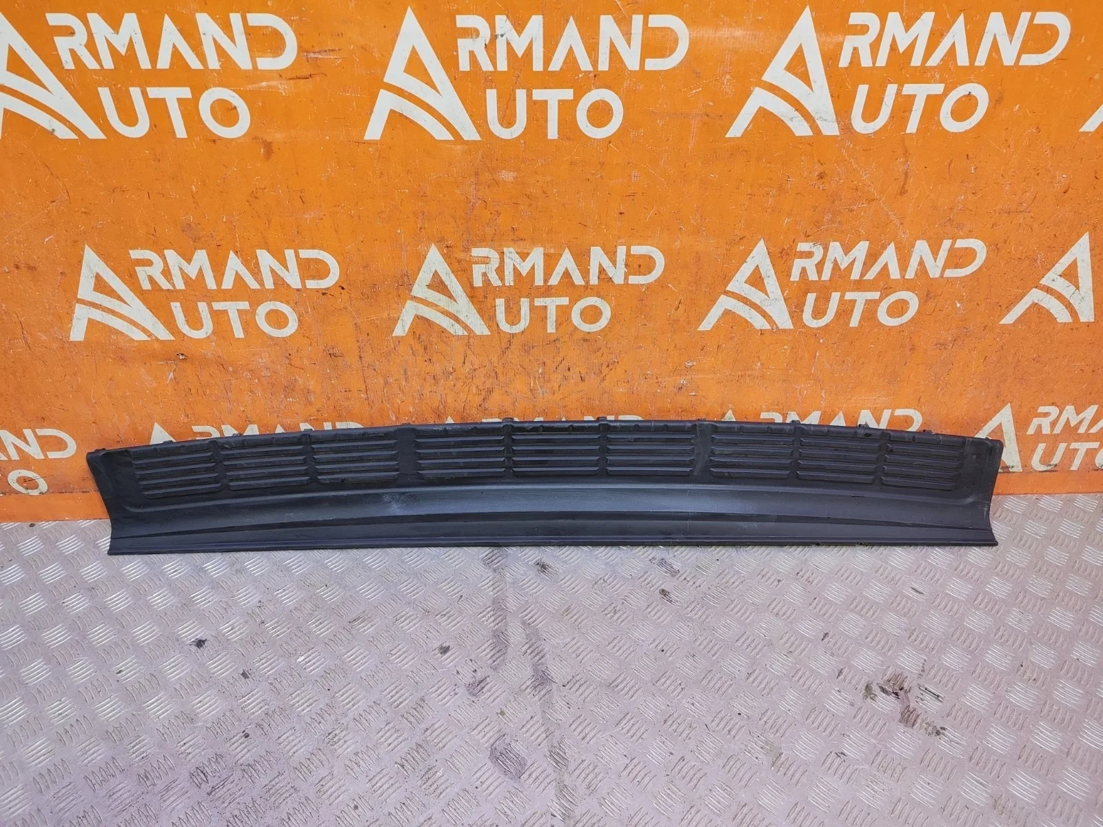 Накладка бампера верхняя Toyota Land Cruiser 2007-2021