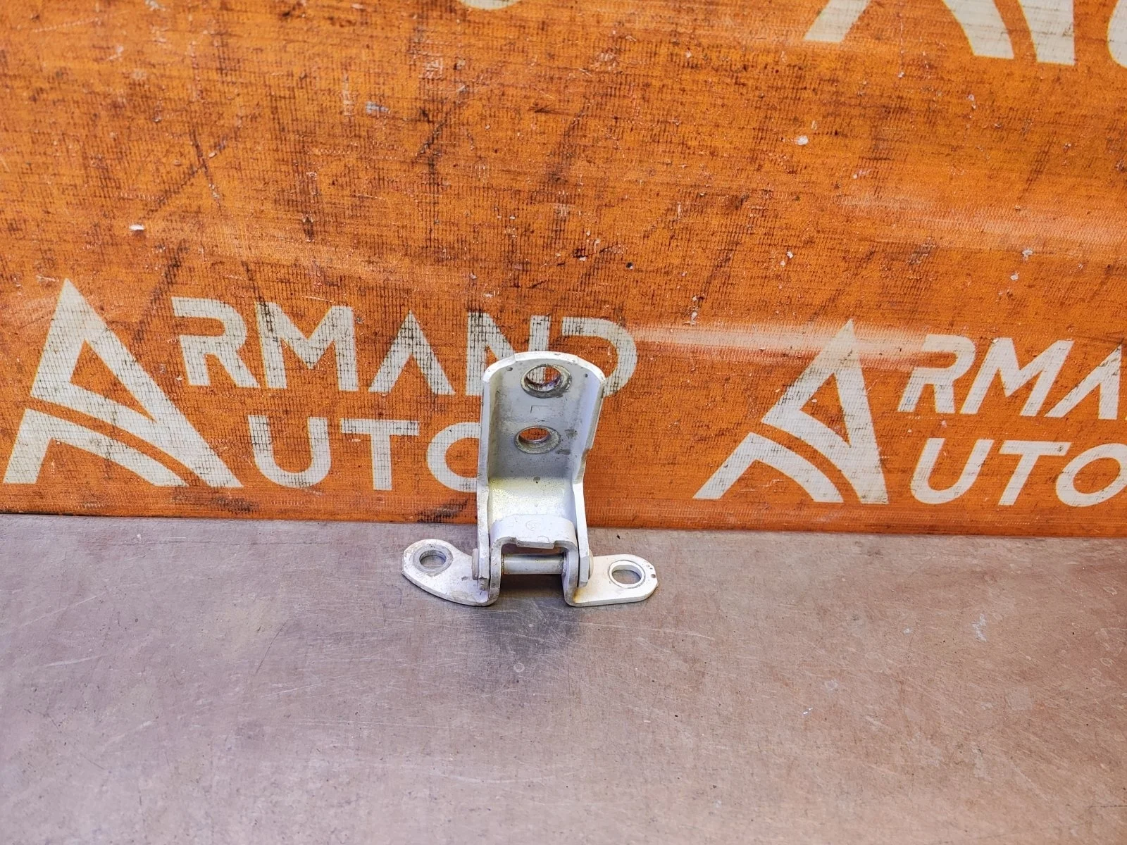 Петля двери нижняя Toyota Prius 2015-2022 4 XW50