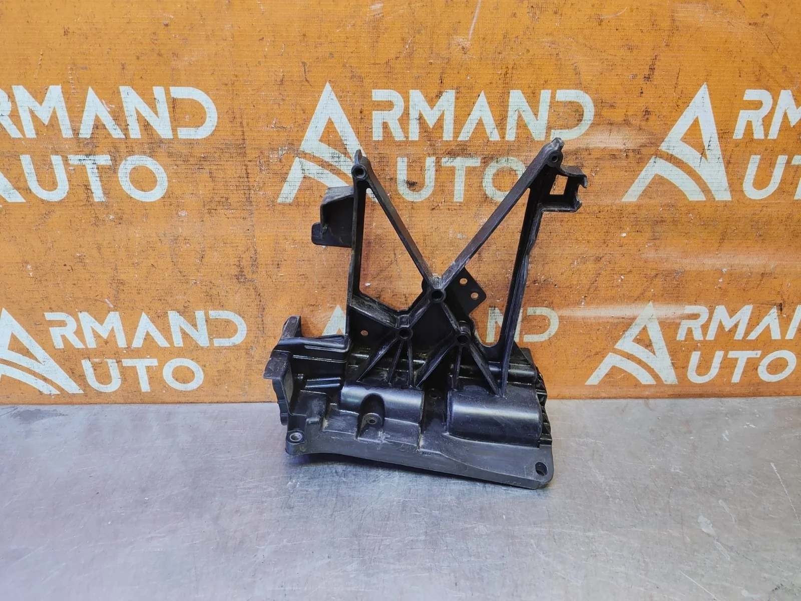 Кронштейн панели передней Mercedes GLC-Class 2015-нв X253