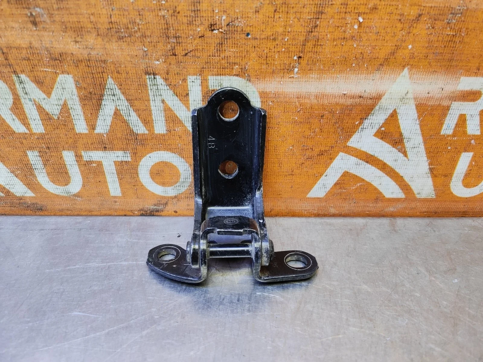 Петля двери верхняя Toyota Camry 2011-2018 7 XV50