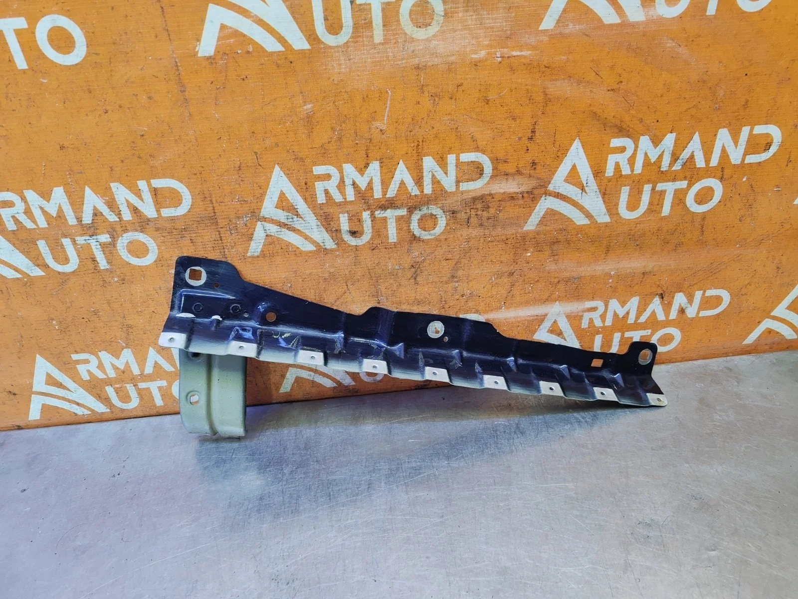 Кронштейн крыла Mercedes GLC-Class 2015-нв X253