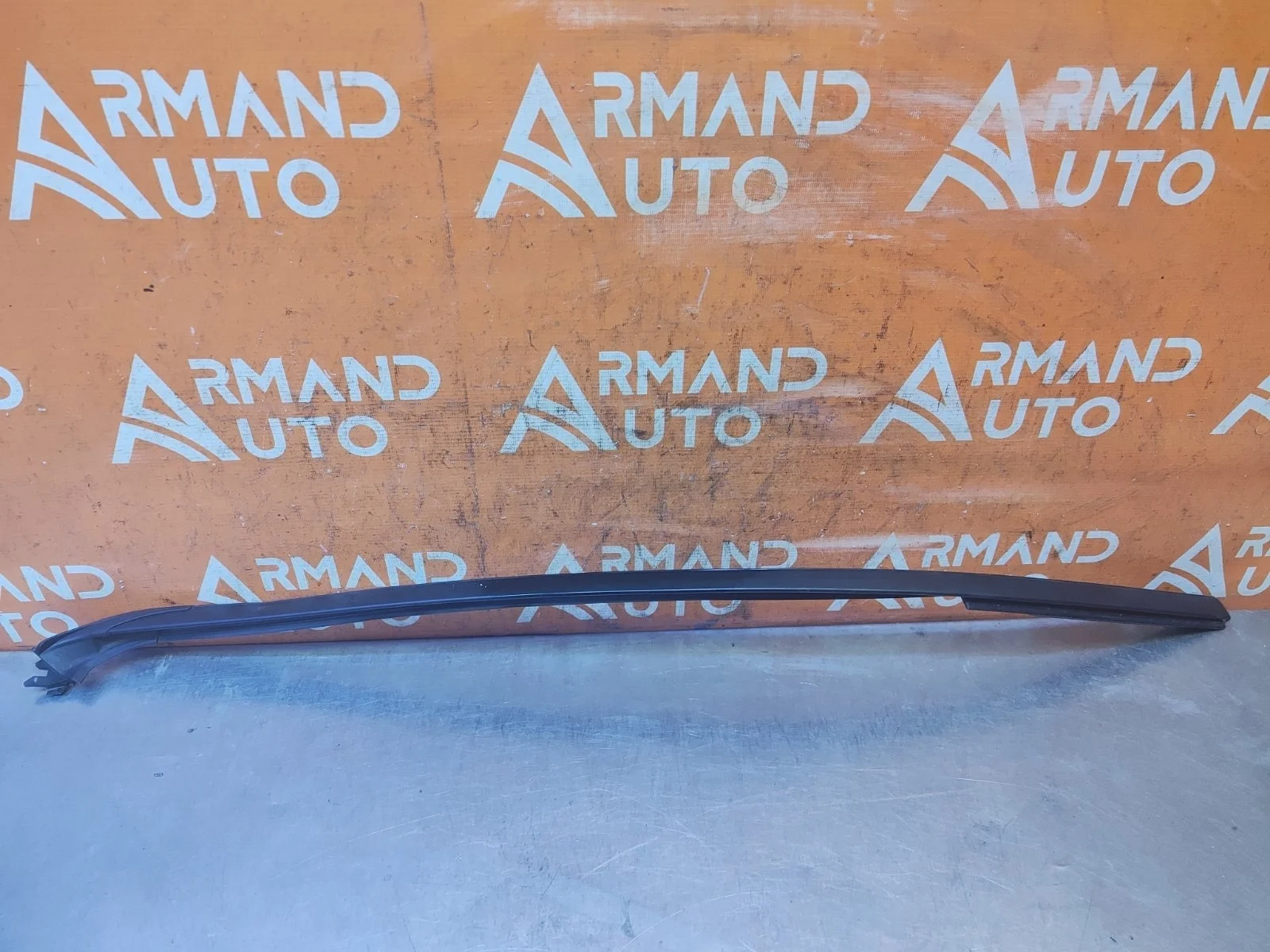 Молдинг лобового стекла Toyota Land Cruiser 2007-2021