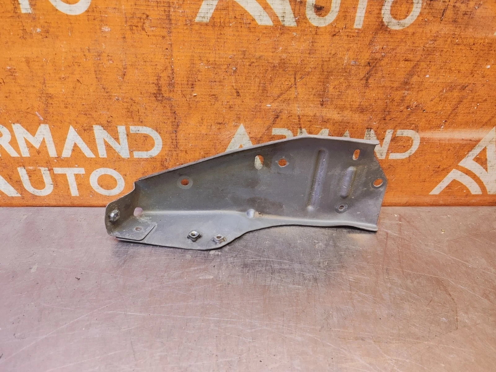 Кронштейн усилителя бампера верхний Mitsubishi Outlander 2012-нв 3