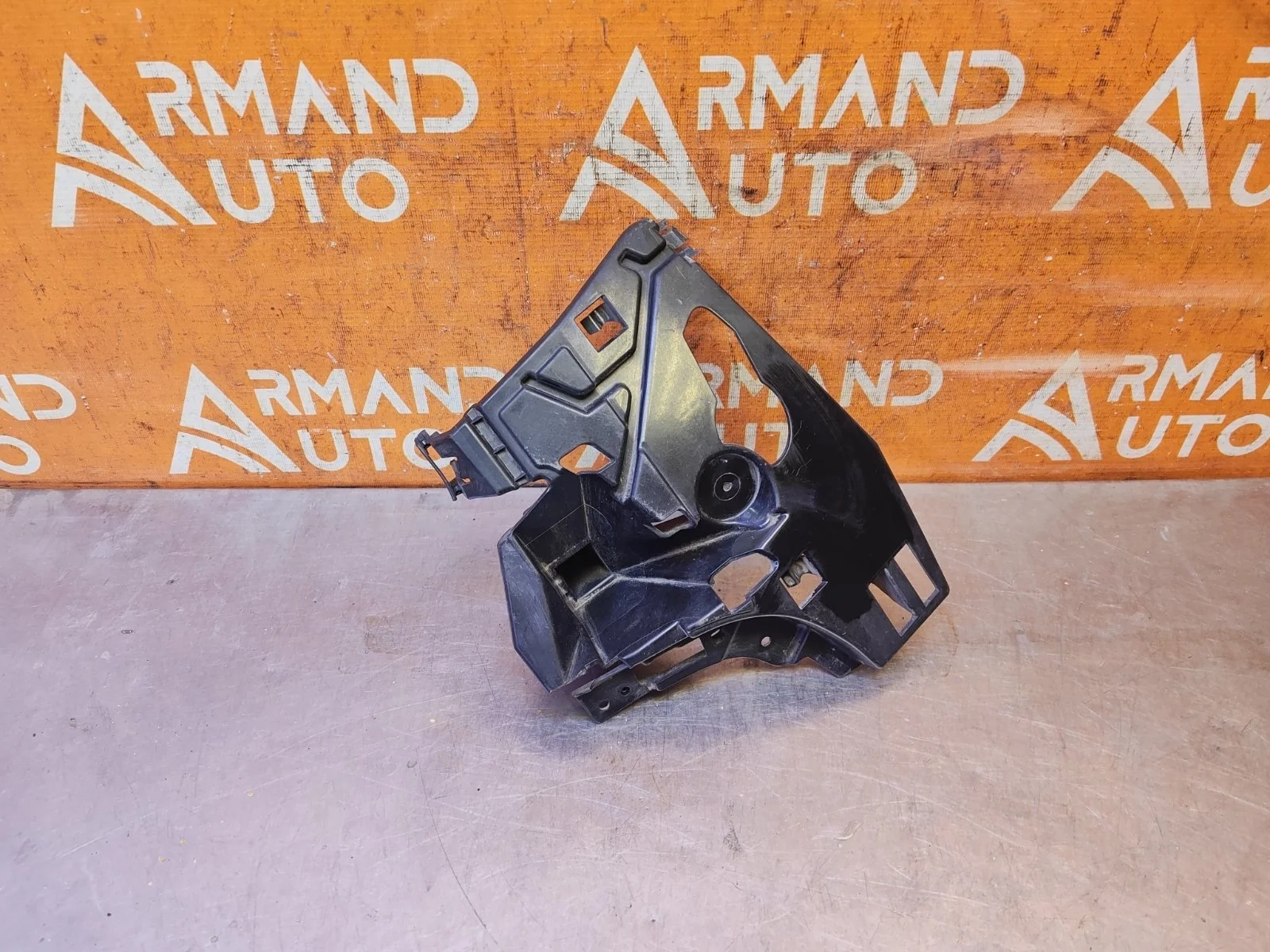 Кронштейн бампера Volvo XC60 2017-нв