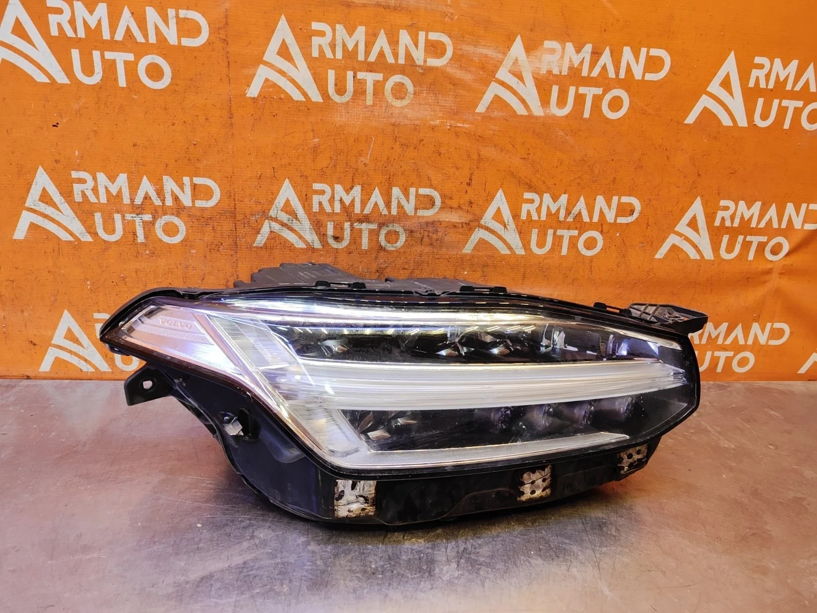 Фара Volvo XC90 2014-2019