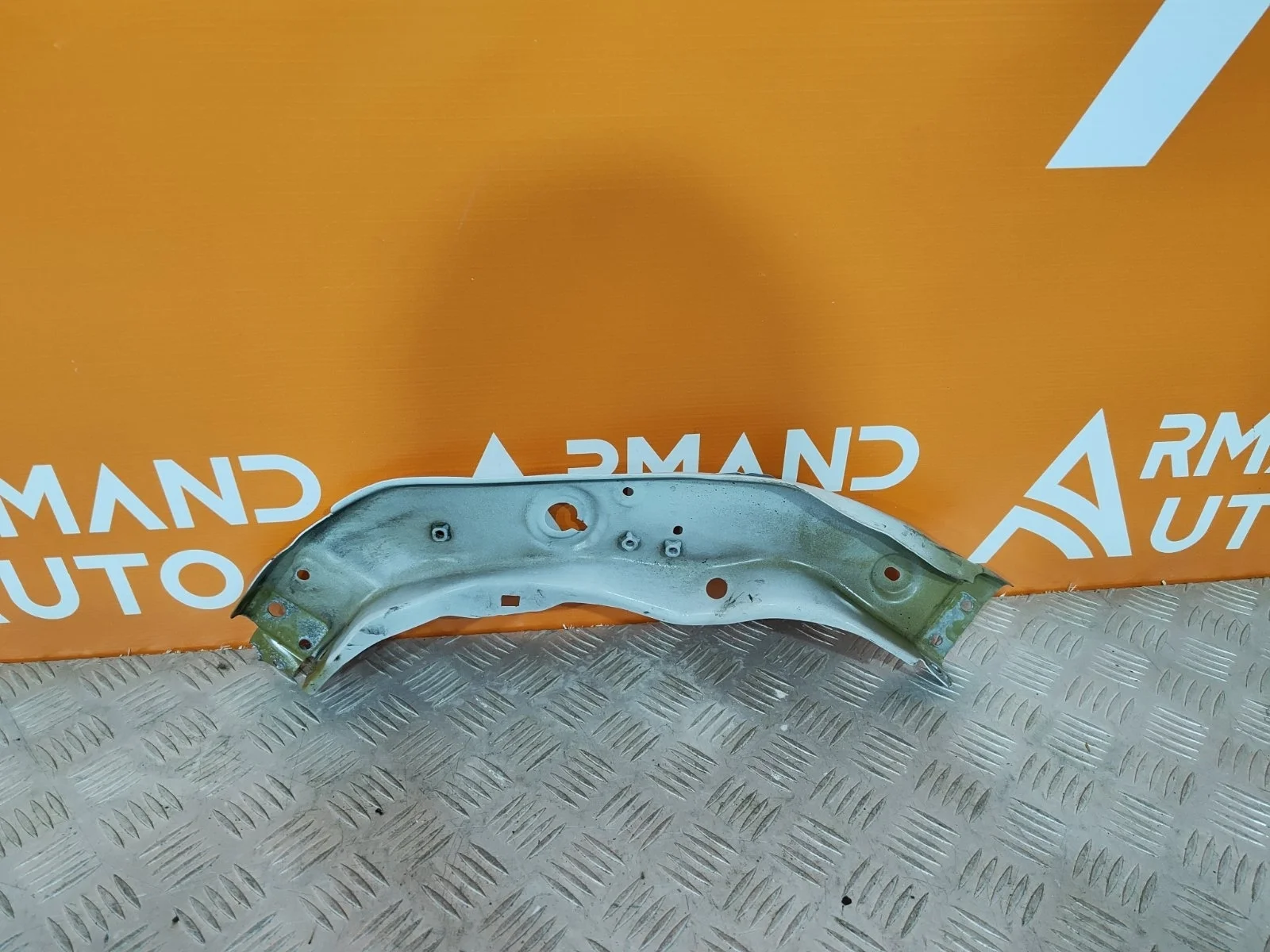 Кронштейн фары верхний Mitsubishi Outlander 2012-нв 3